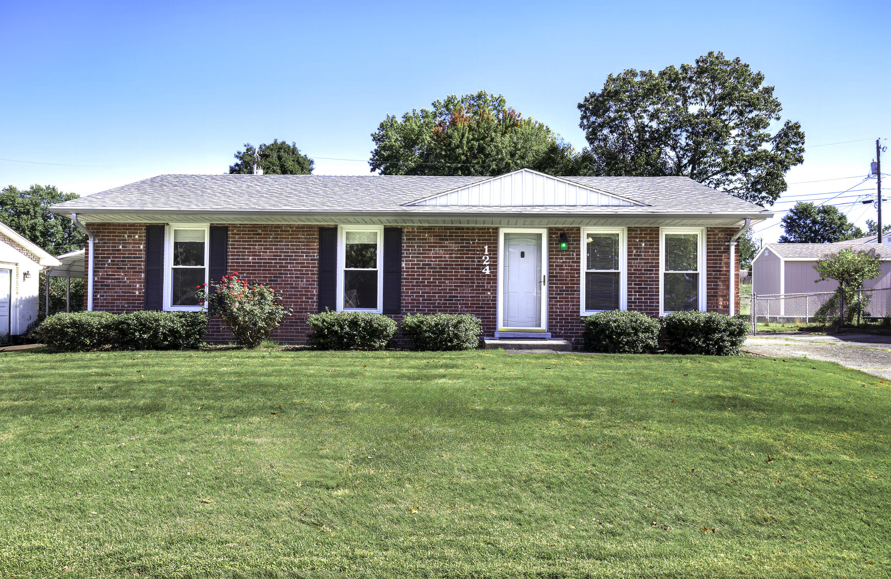 124 Queensway Drive Property Photo 1