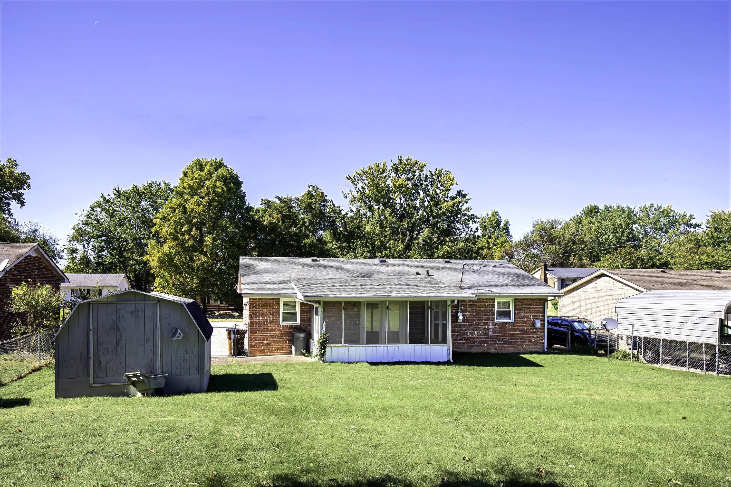 124 Queensway Drive Property Photo 2
