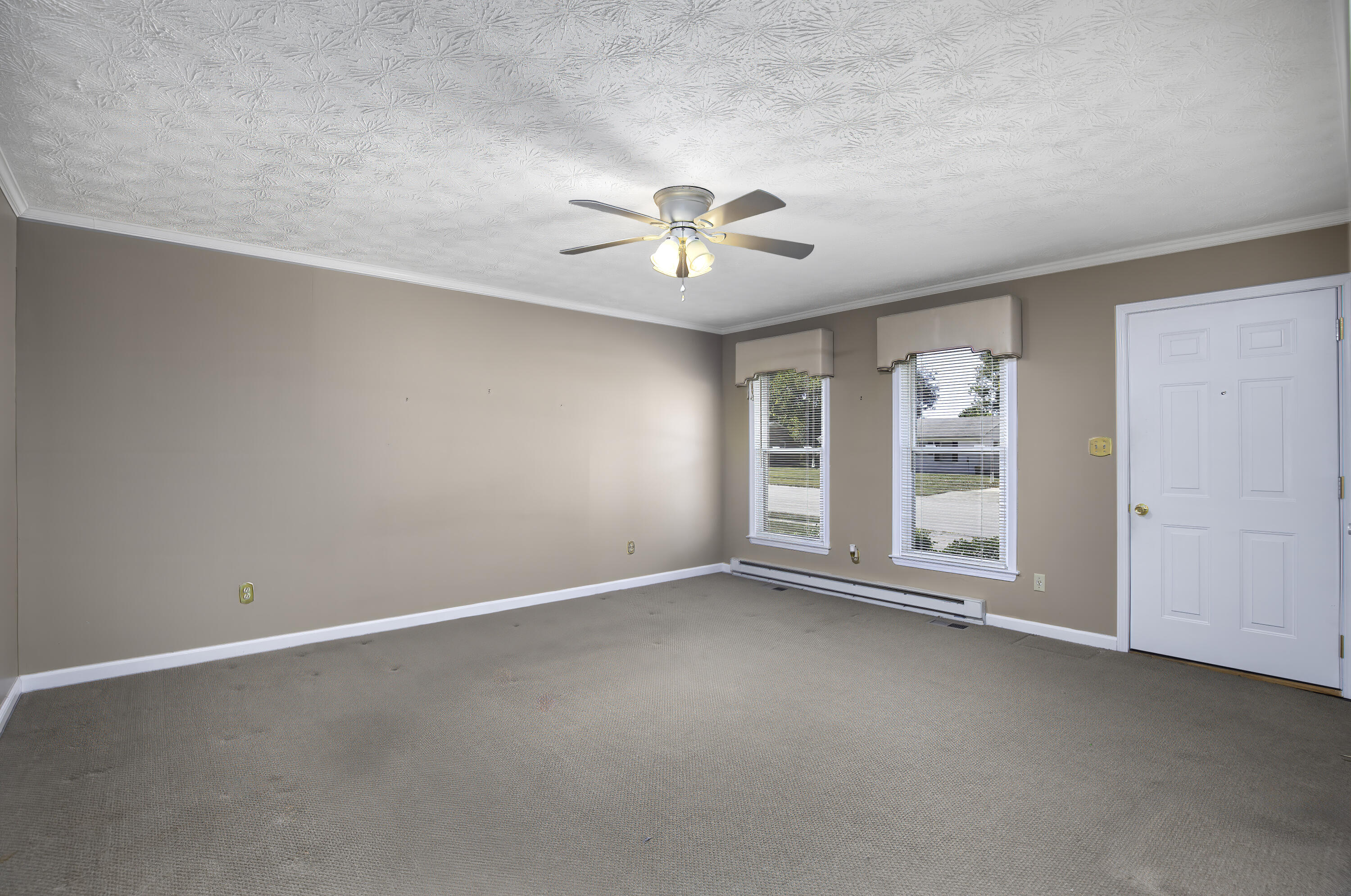 124 Queensway Drive Property Photo 3