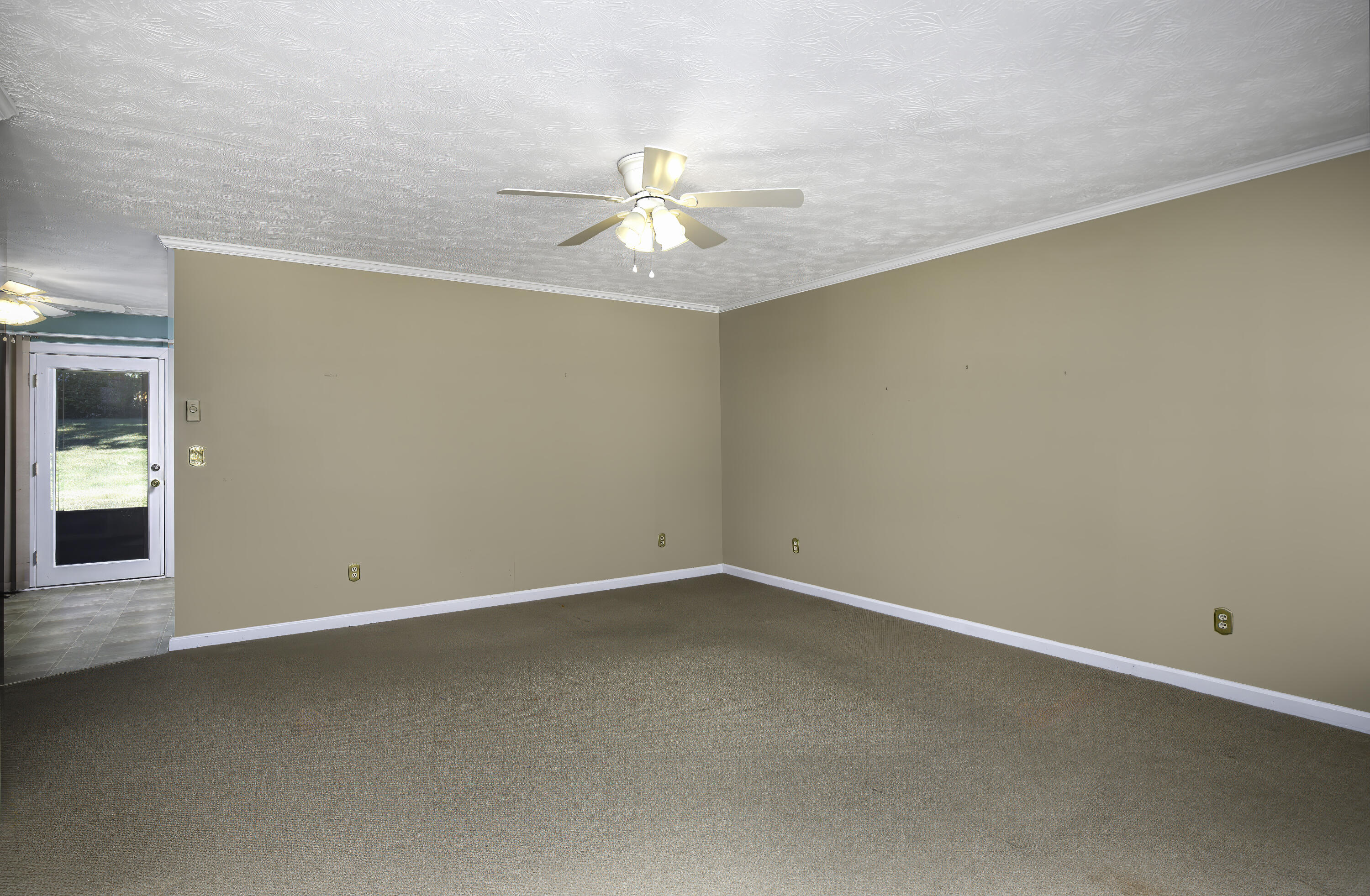 124 Queensway Drive Property Photo 5