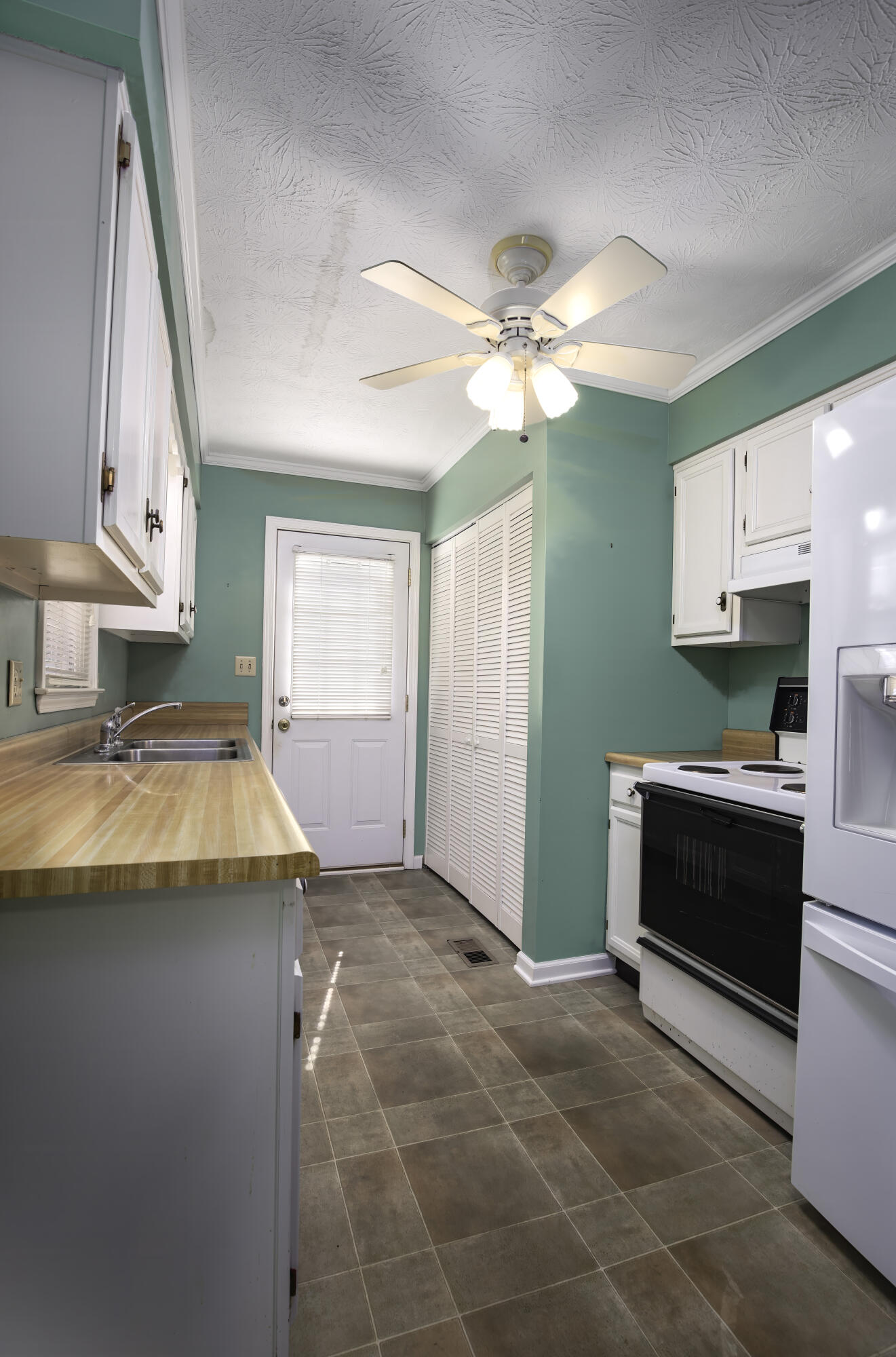 124 Queensway Drive Property Photo 8
