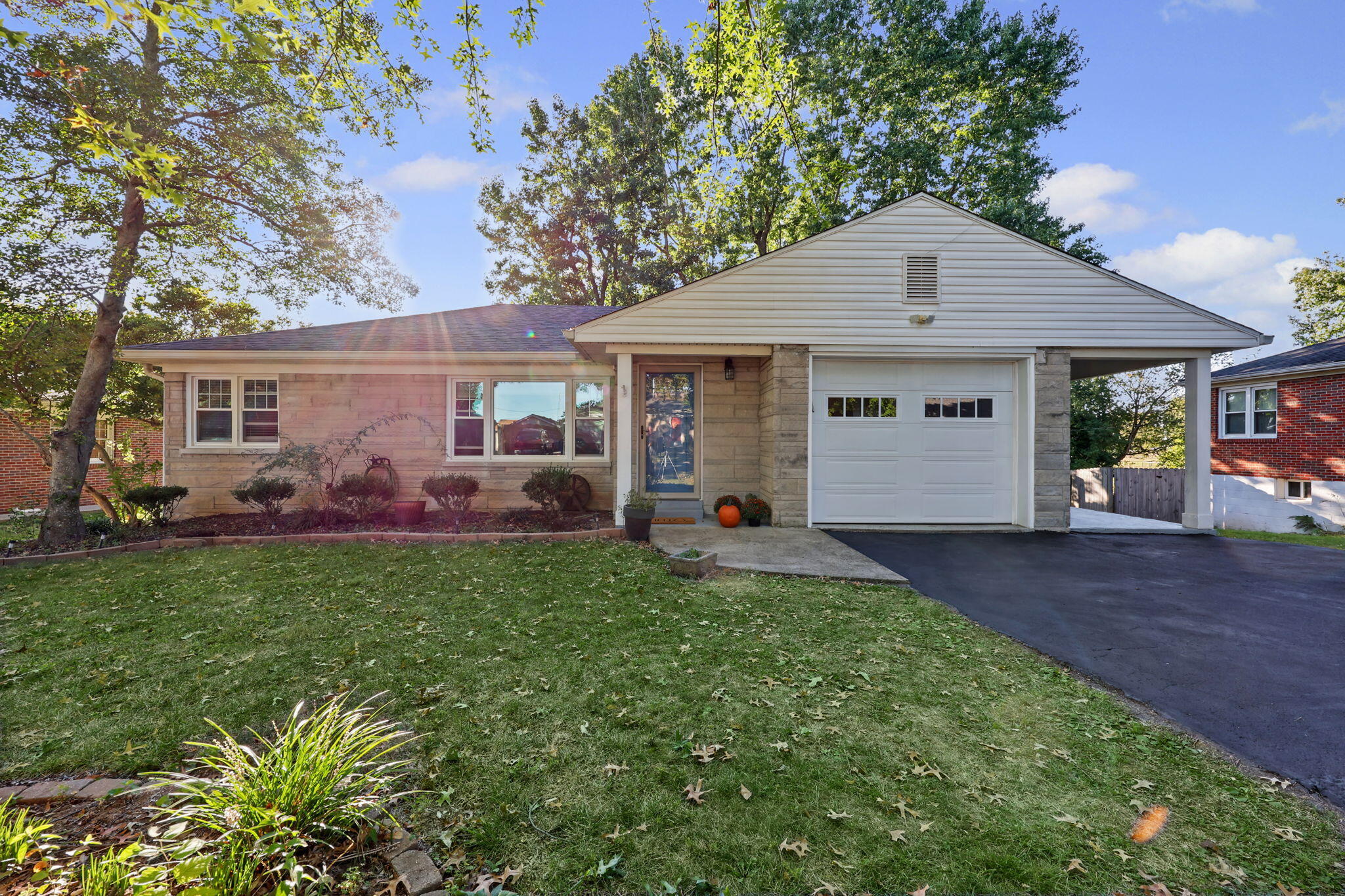 3025 Lynnwood Drive Property Photo 2