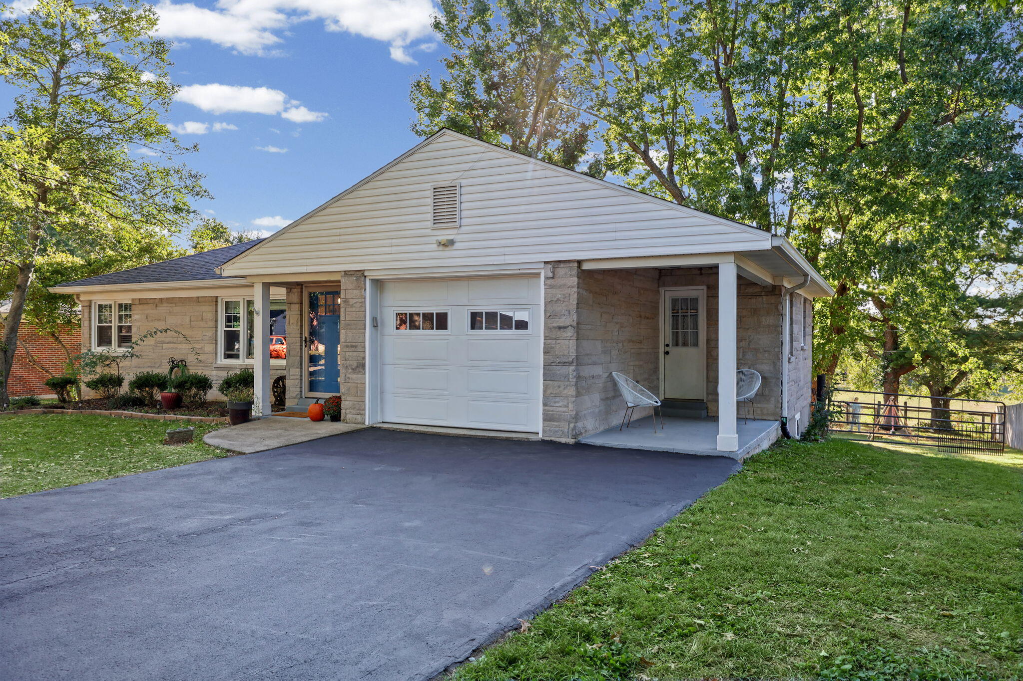 3025 Lynnwood Drive Property Photo 4