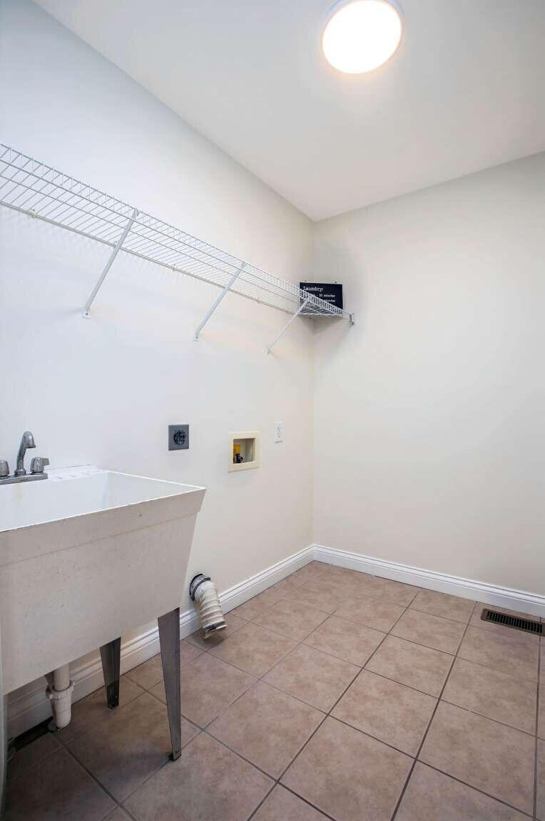 908 Country Oaks Drive Property Photo 18