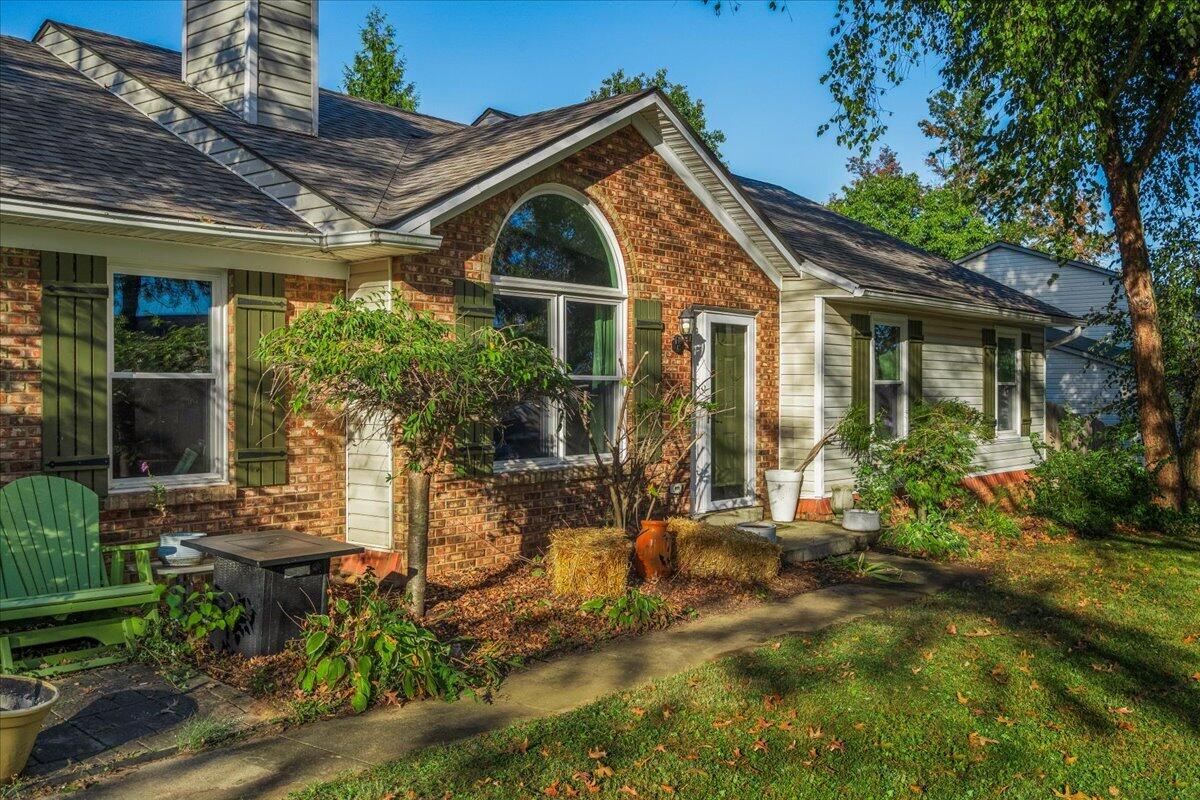 4044 Hillside Drive Property Photo 3