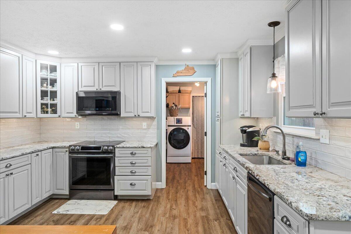 4044 Hillside Drive Property Photo 13