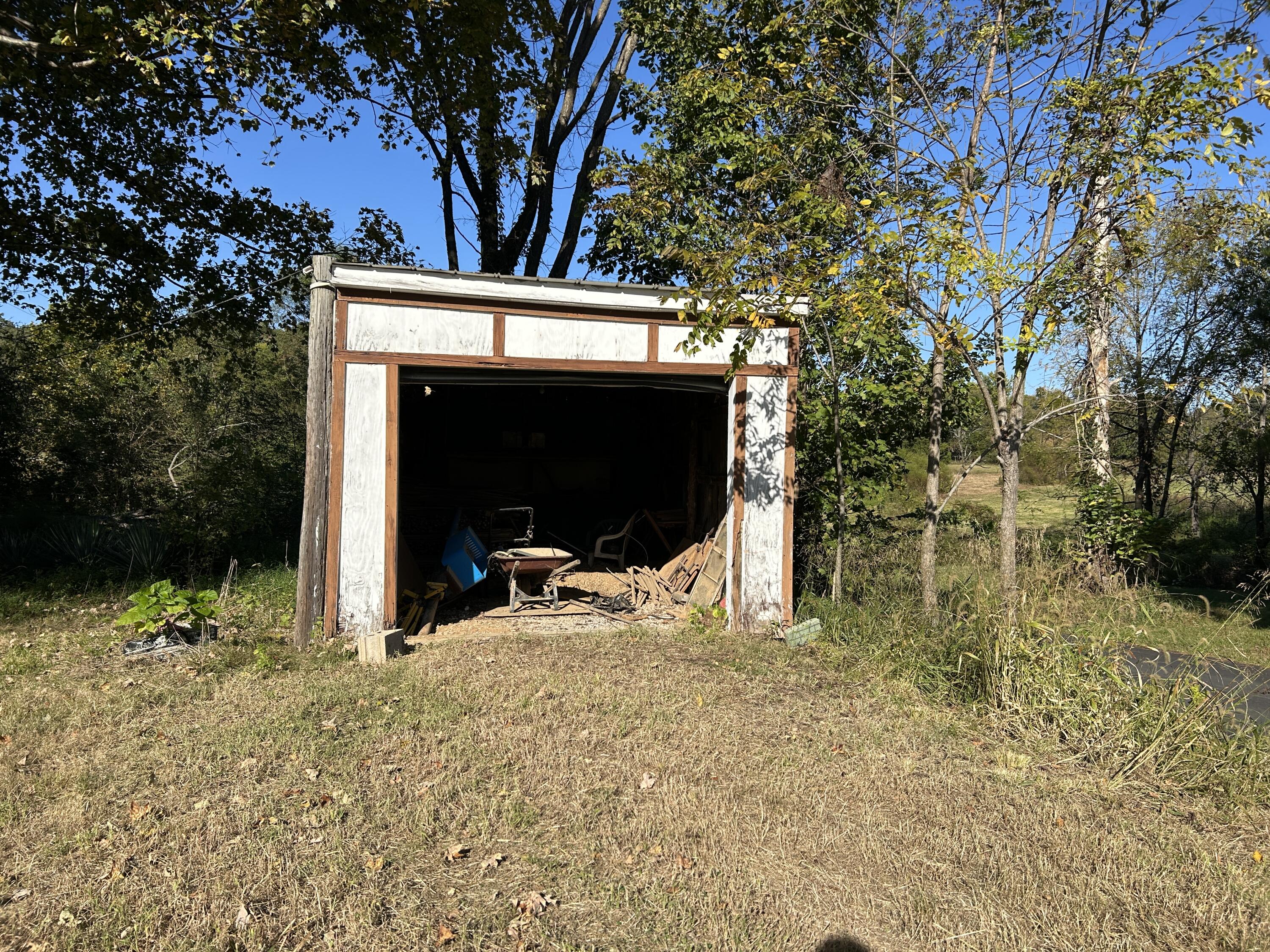 1067 Crider Dulaney Road Property Photo 3