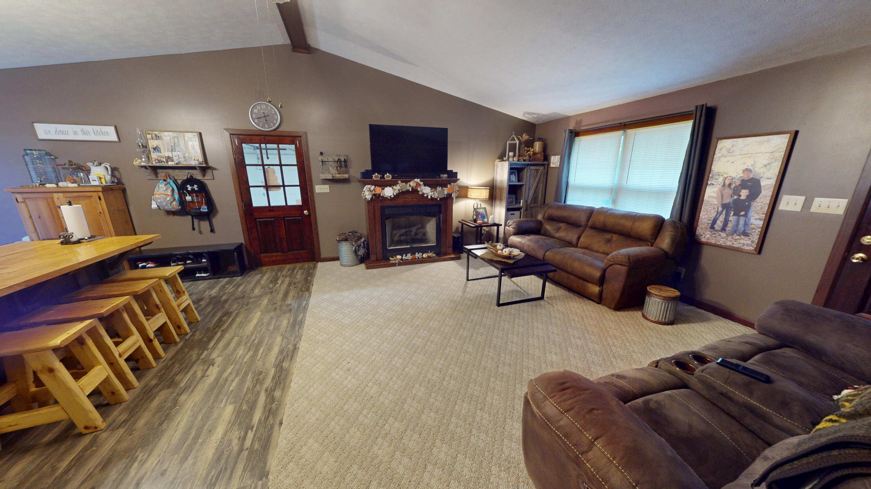 1212 S Tanyard Road Property Photo 2
