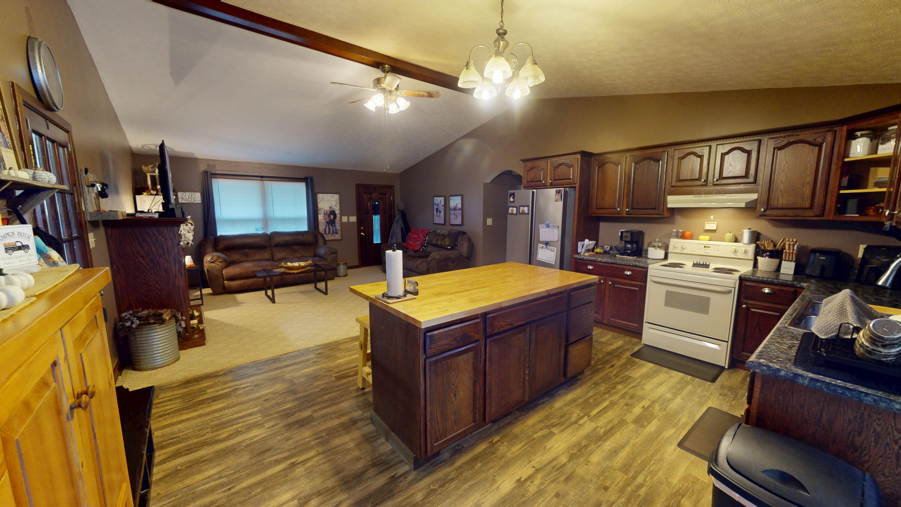 1212 S Tanyard Road Property Photo 3