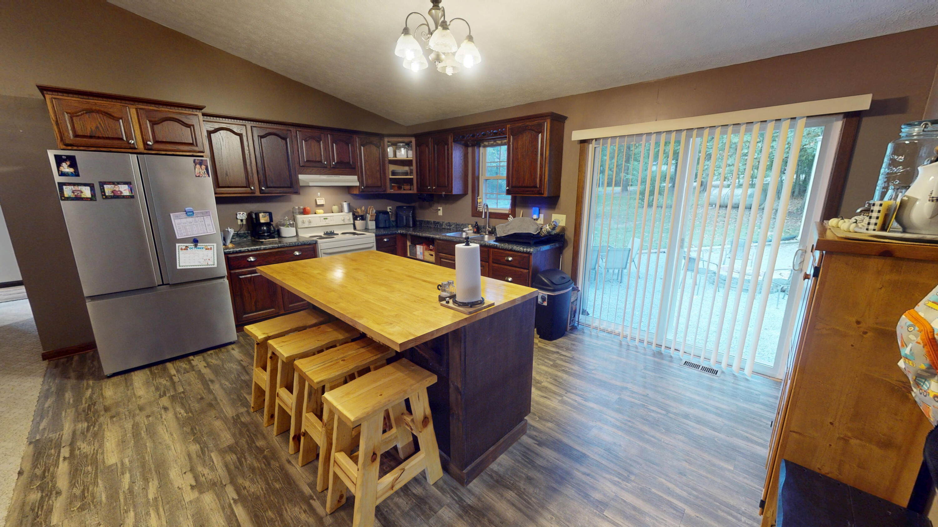 1212 S Tanyard Road Property Photo 8