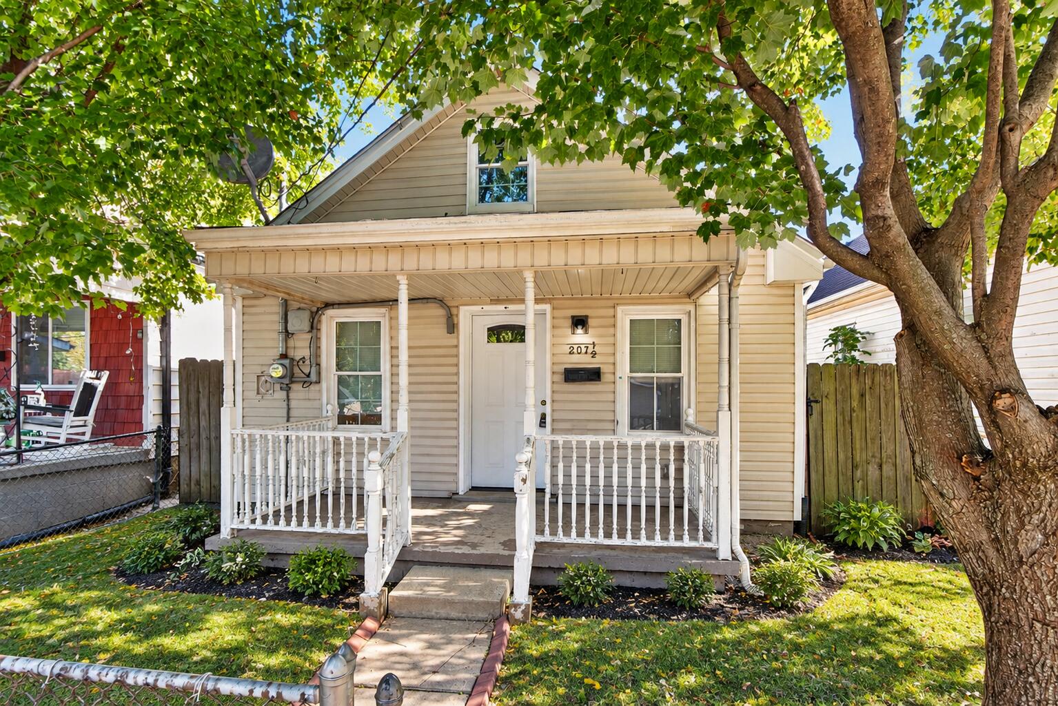 207 1/2 York Street Property Photo 1