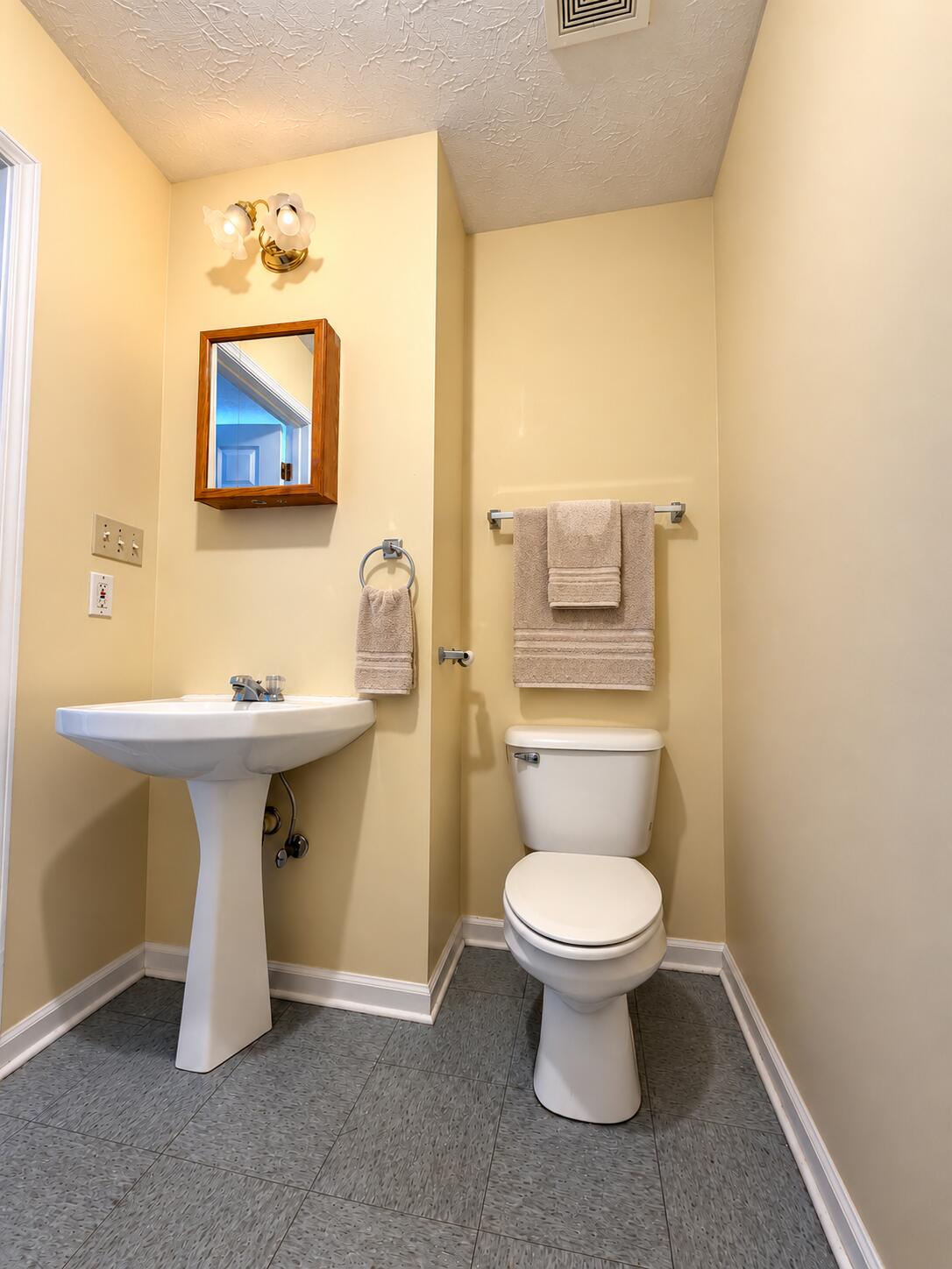 1048 Merrick Drive B Property Photo 8