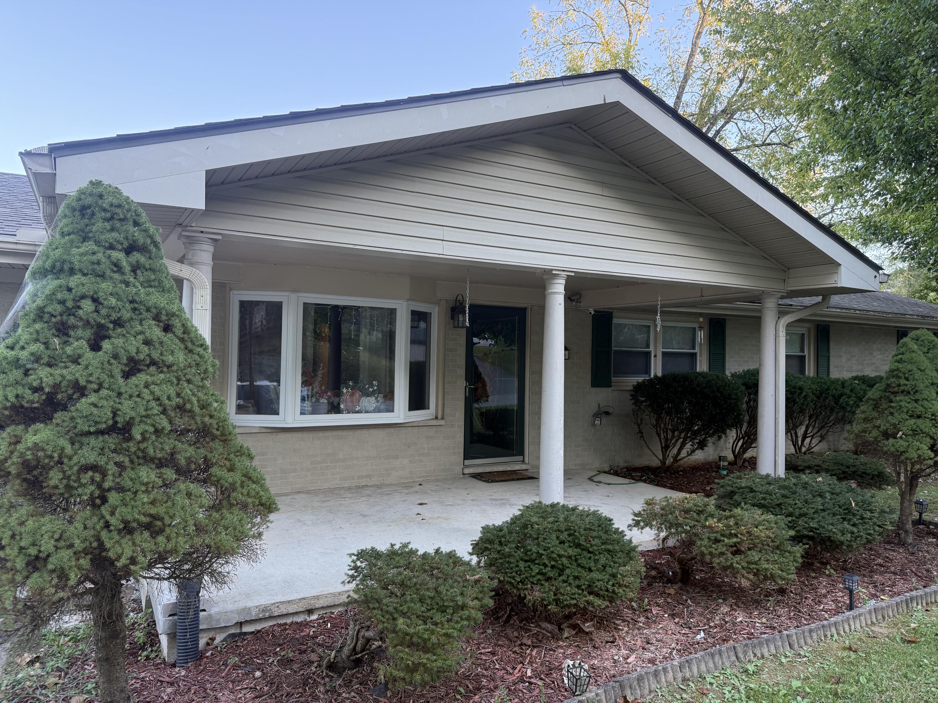 556 W Sun Street Property Photo 2