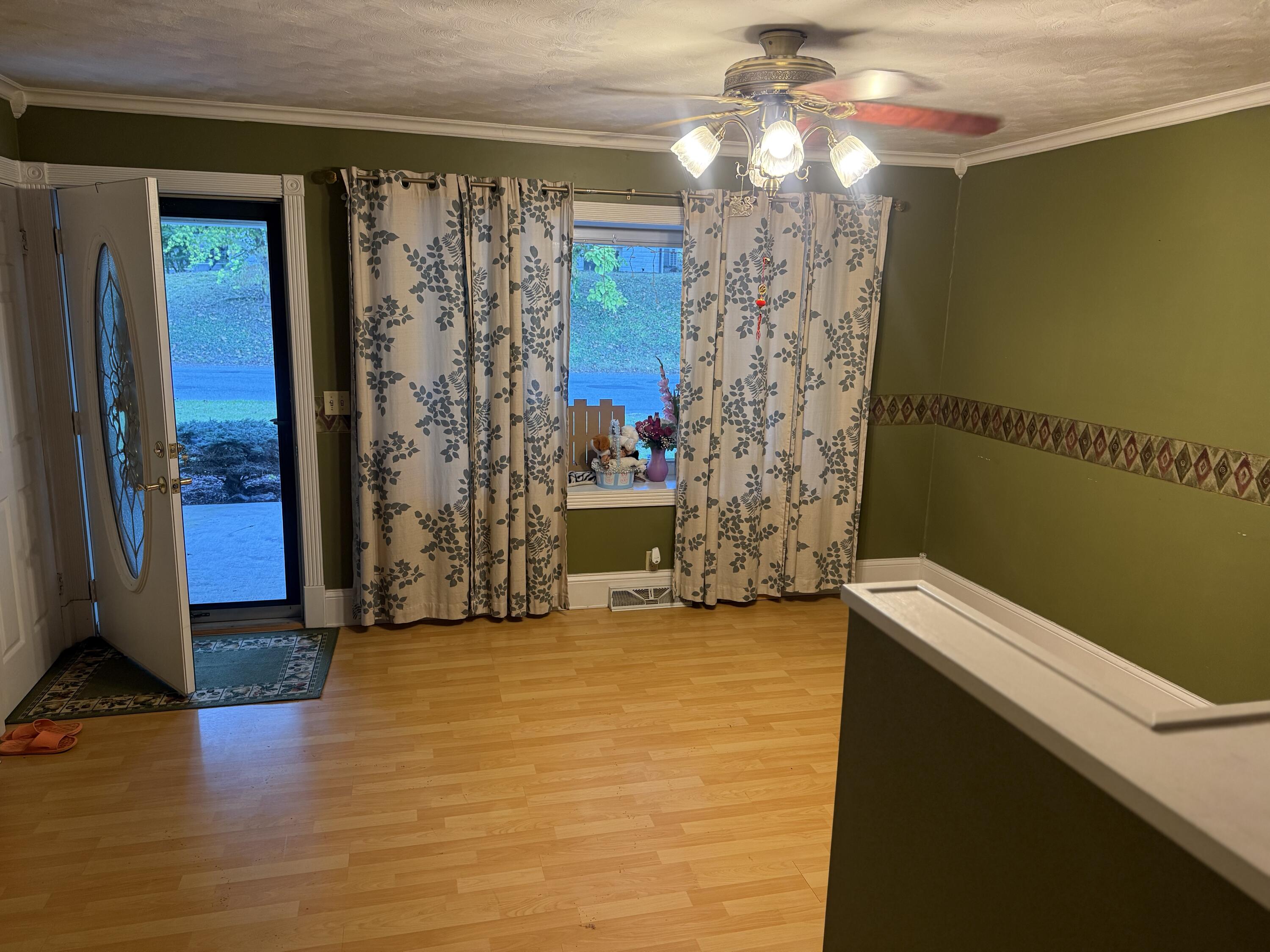 556 W Sun Street Property Photo 6