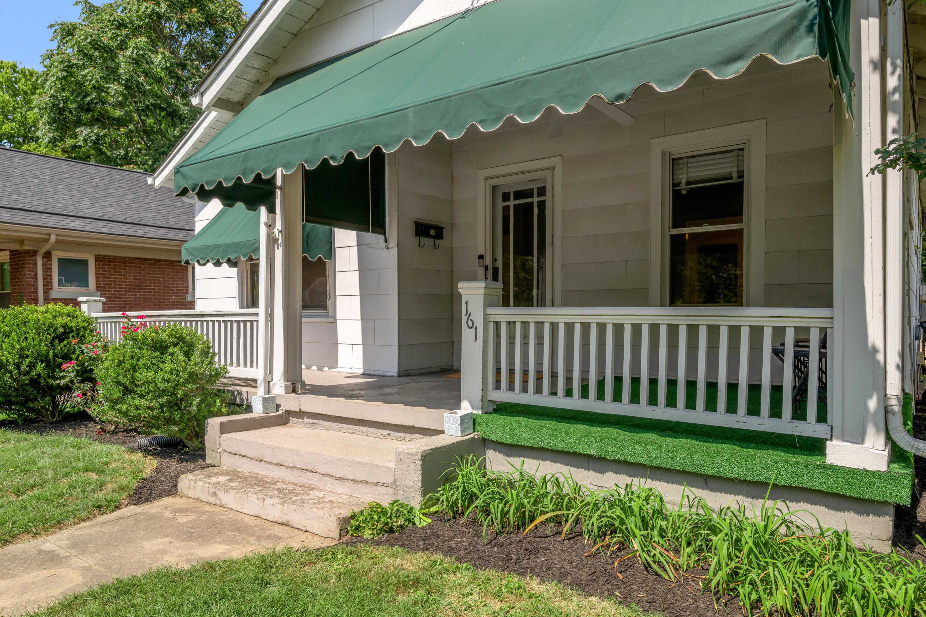 161 Suburban Court Property Photo 4