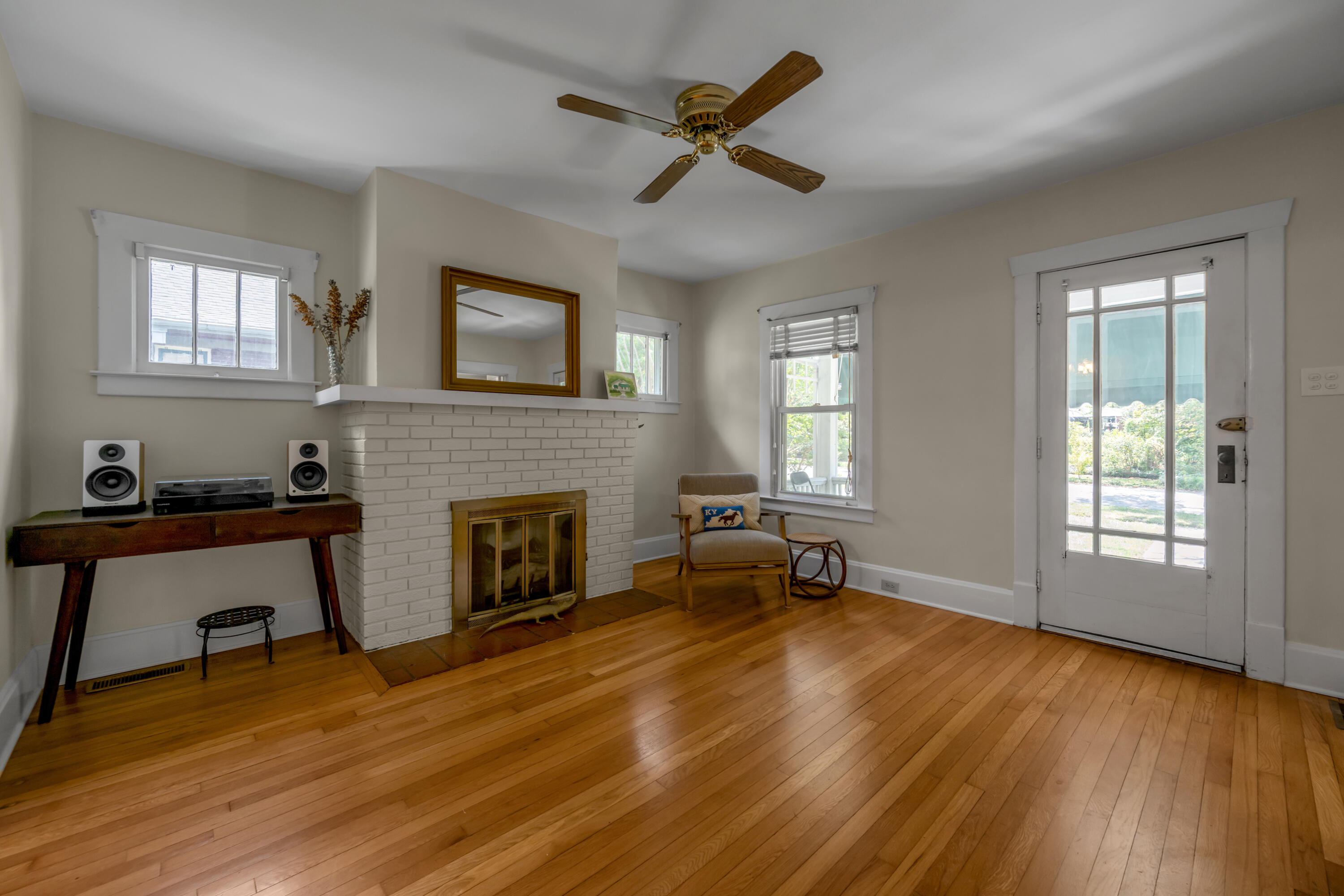 161 Suburban Court Property Photo 6