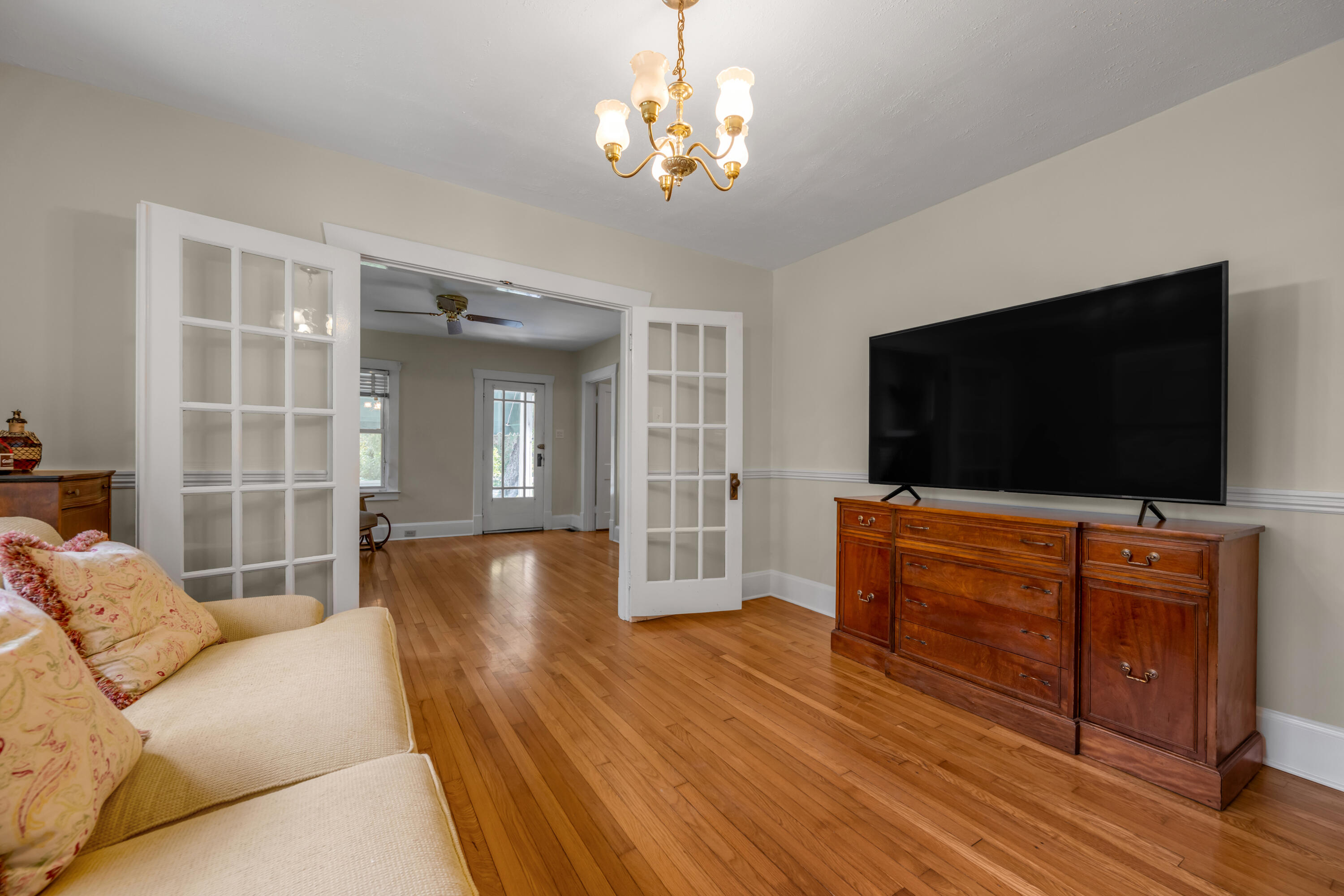 161 Suburban Court Property Photo 10