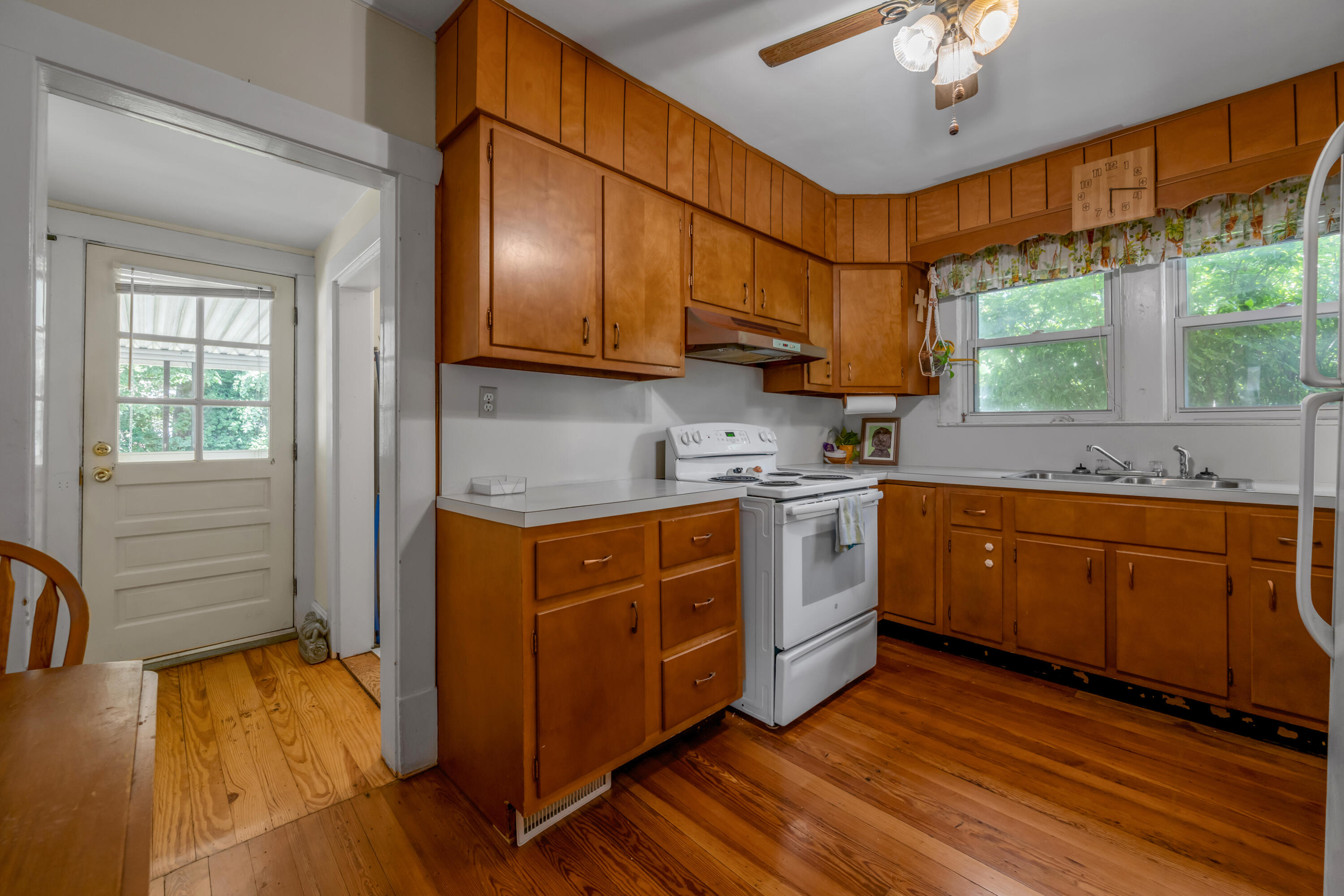 161 Suburban Court Property Photo 11