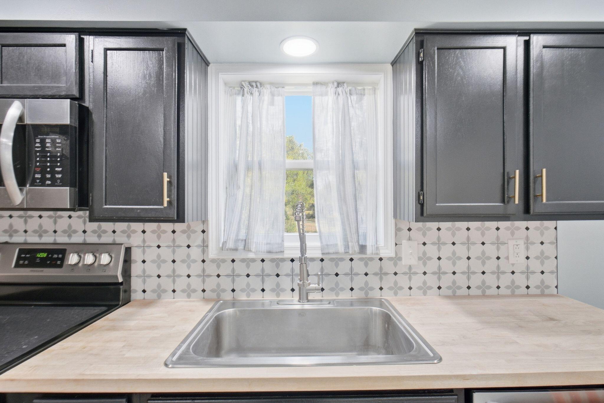 306 N Powell Avenue Property Photo 6