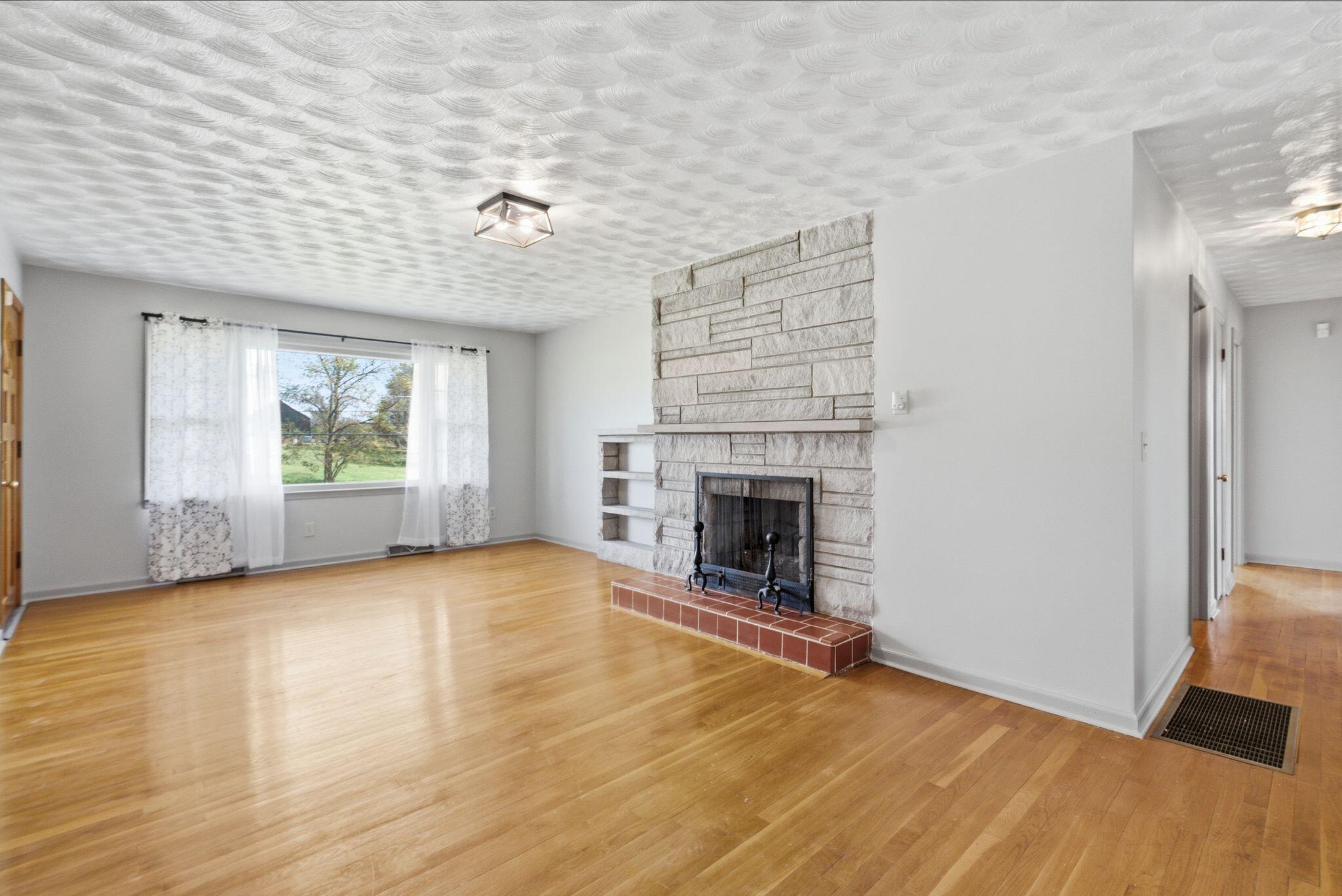 26027991 Property Photo 6