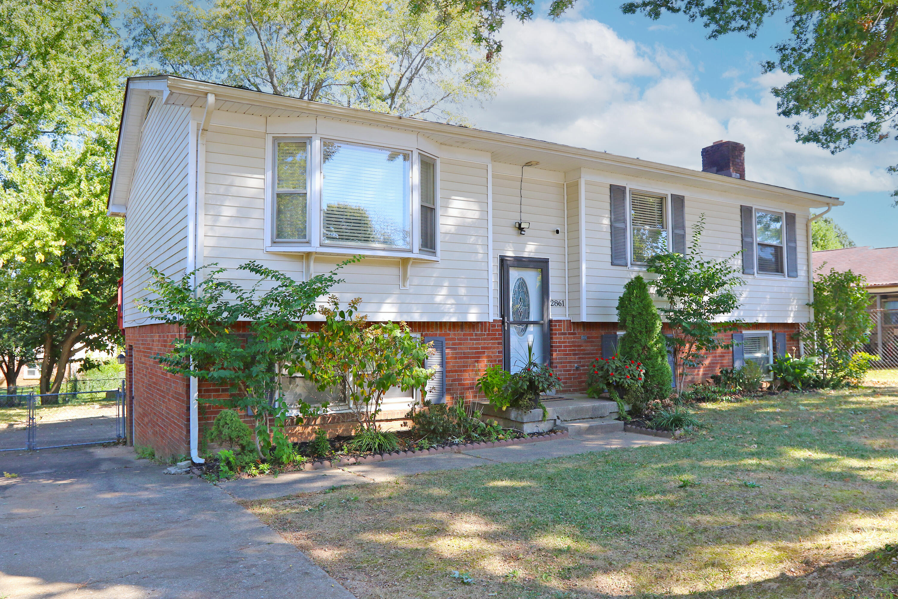 2861 Winter Park Drive Property Photo 3