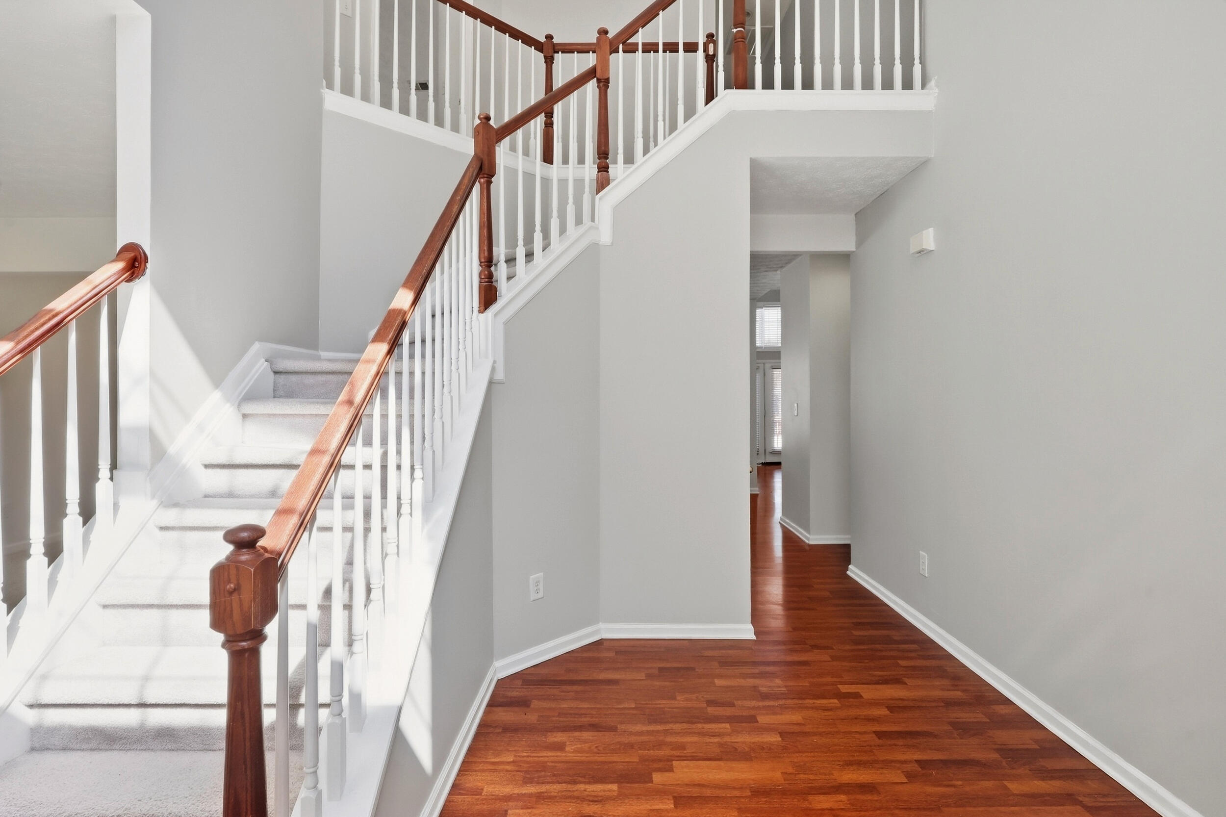 504 Thames Circle Property Photo 4