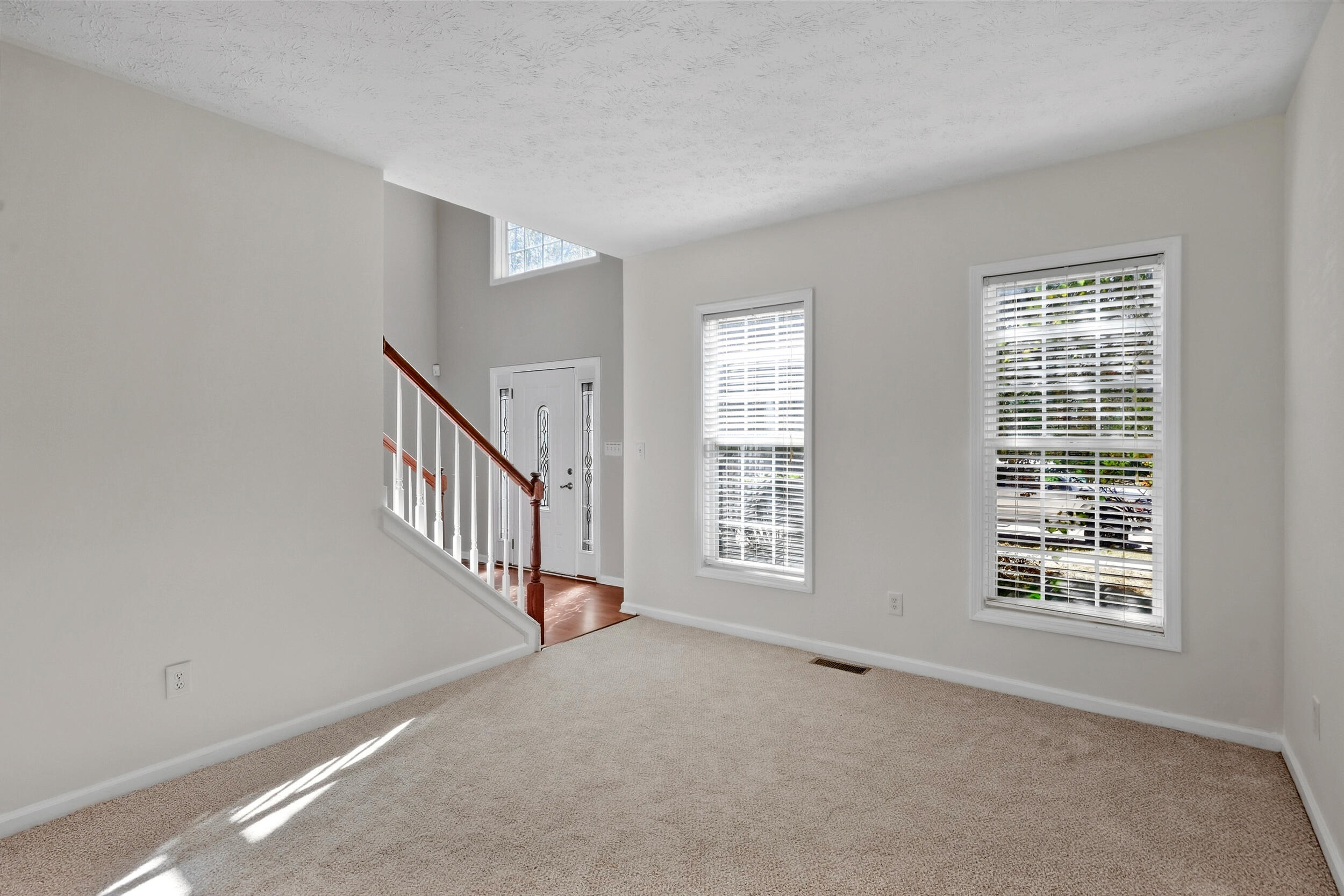 504 Thames Circle Property Photo 6