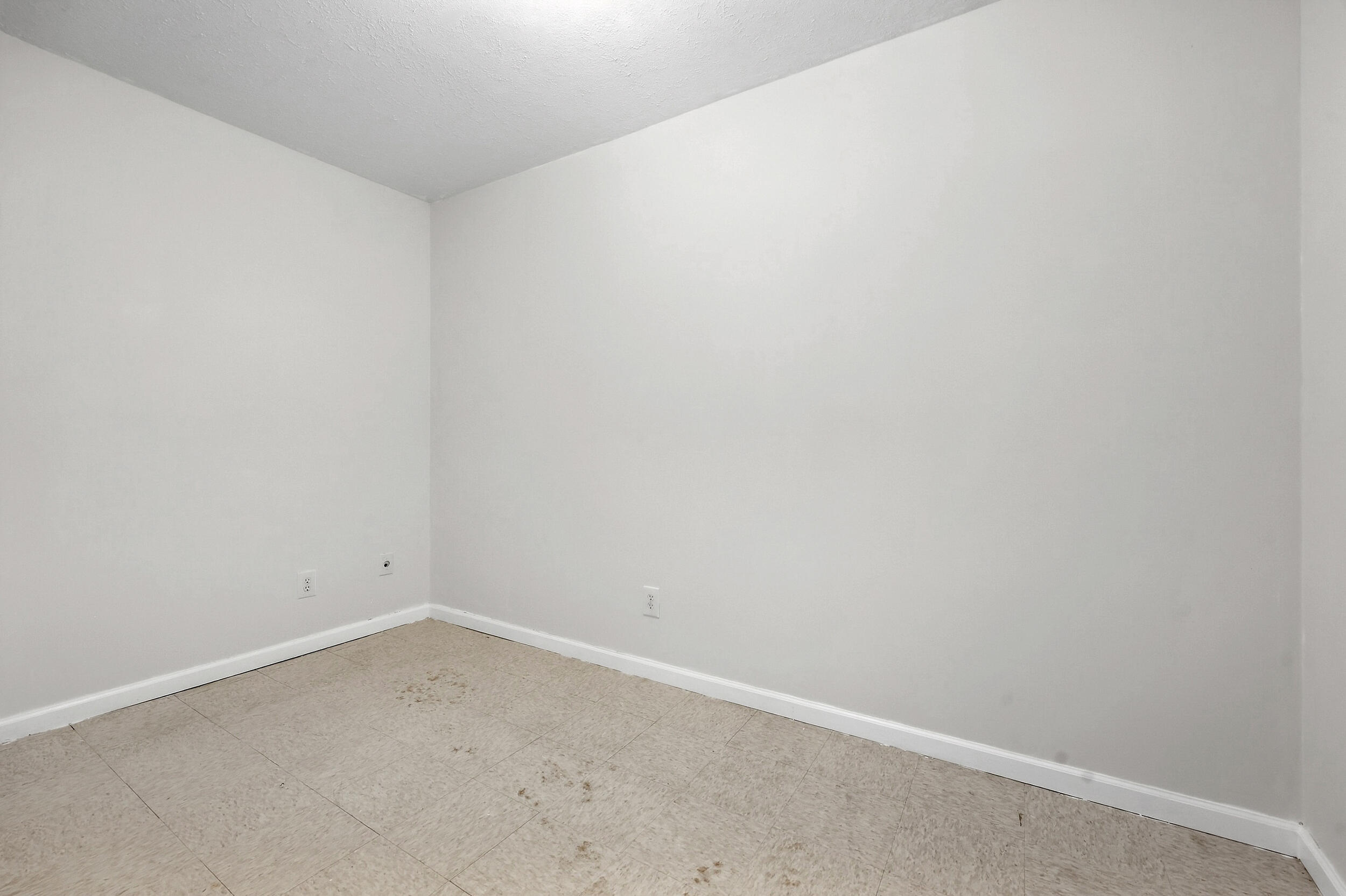 504 Thames Circle Property Photo 32