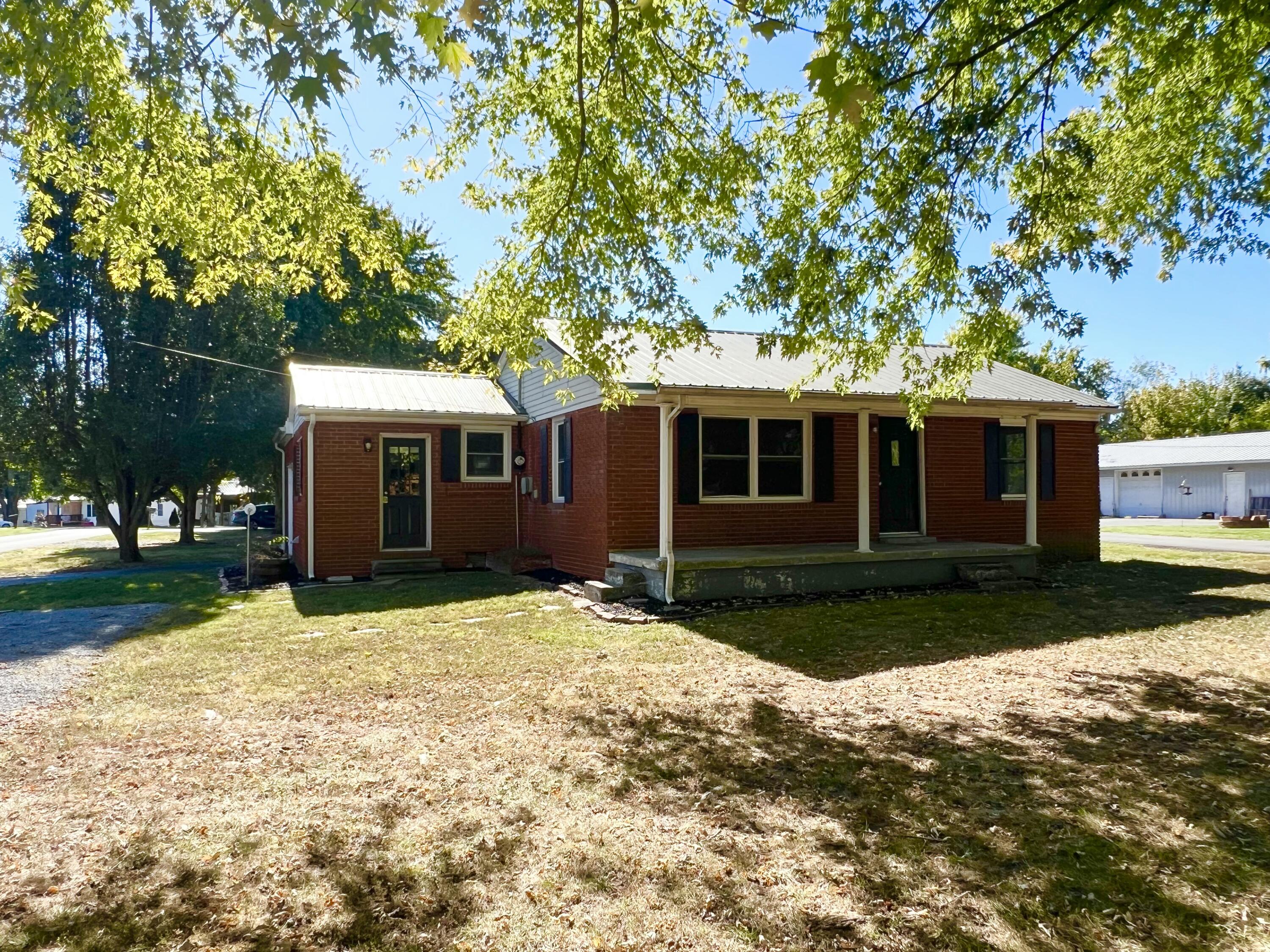 1959 W Steve Wariner Drive Property Photo 1