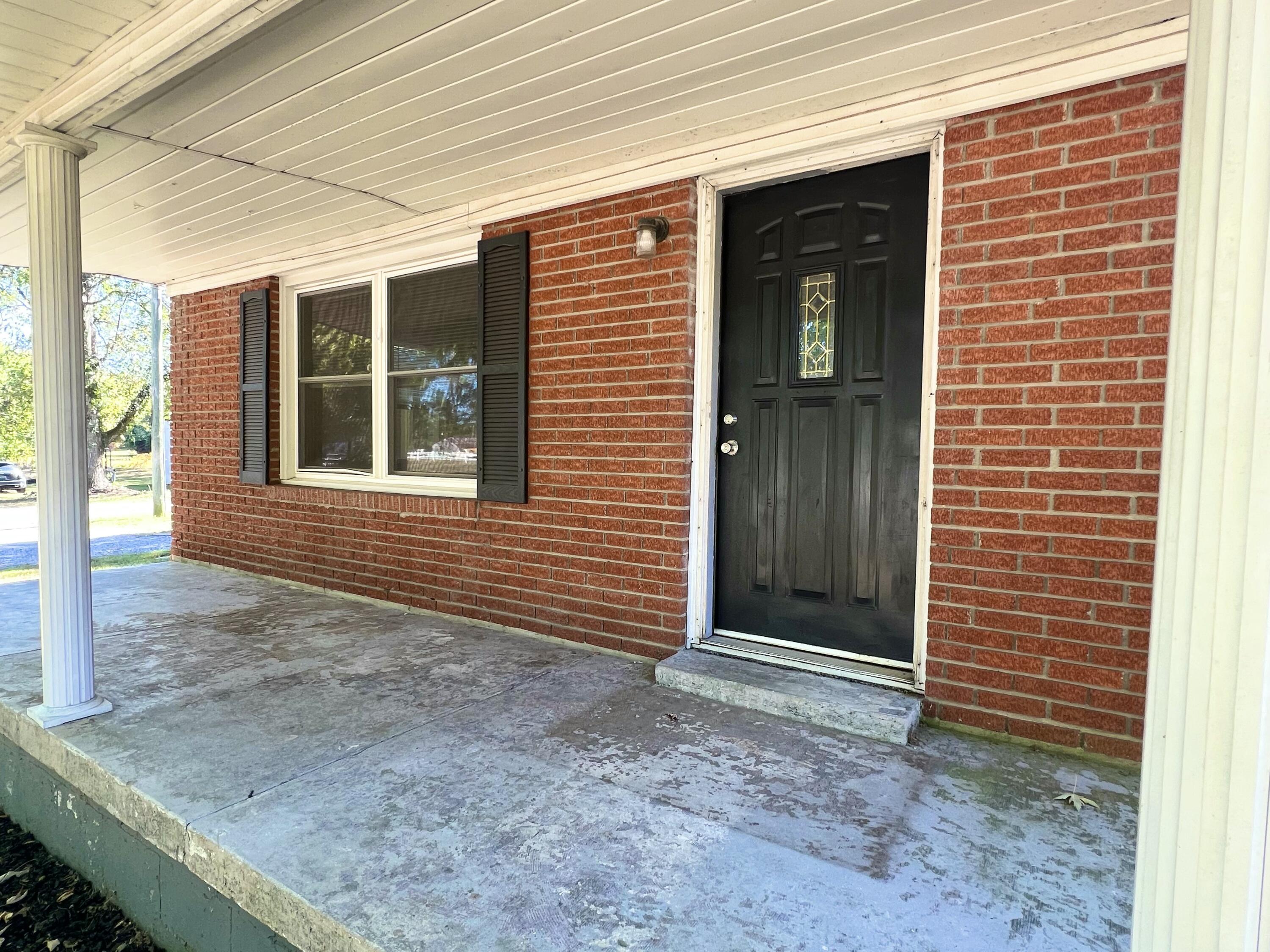 1959 W Steve Wariner Drive Property Photo 2