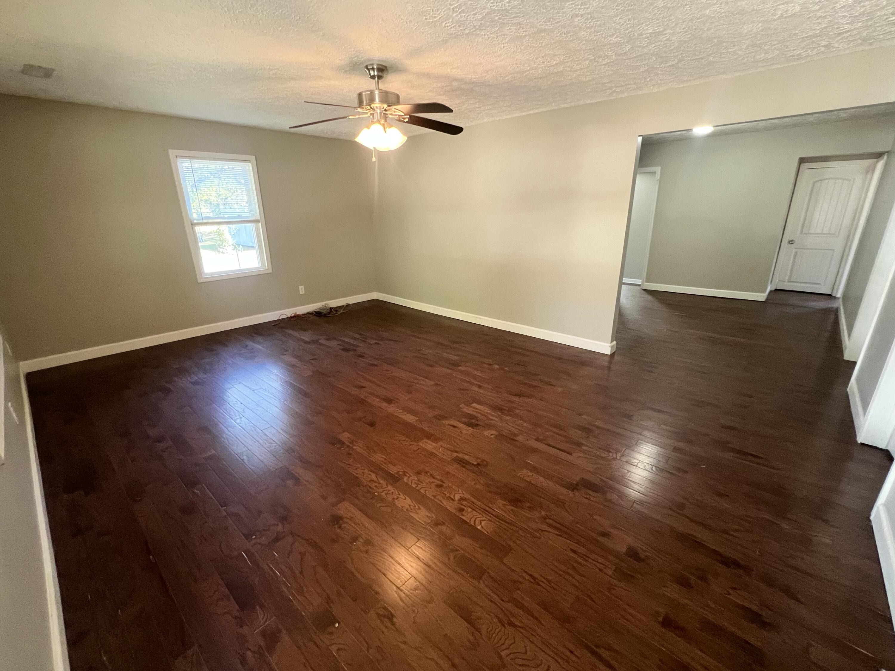 1959 W Steve Wariner Drive Property Photo 6
