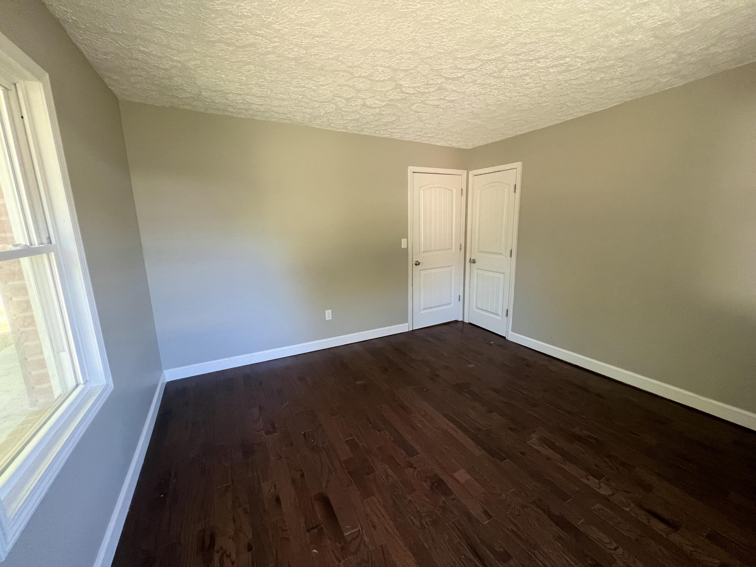 1959 W Steve Wariner Drive Property Photo 7