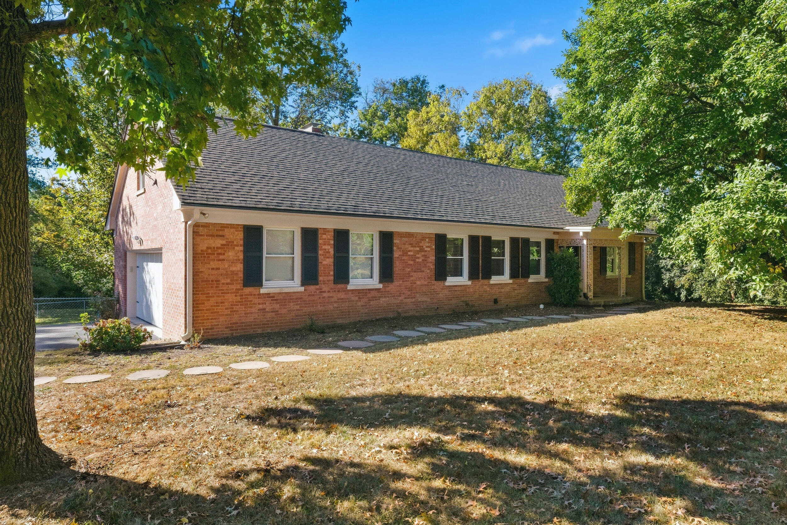 2516 Versailles Road Property Photo 1