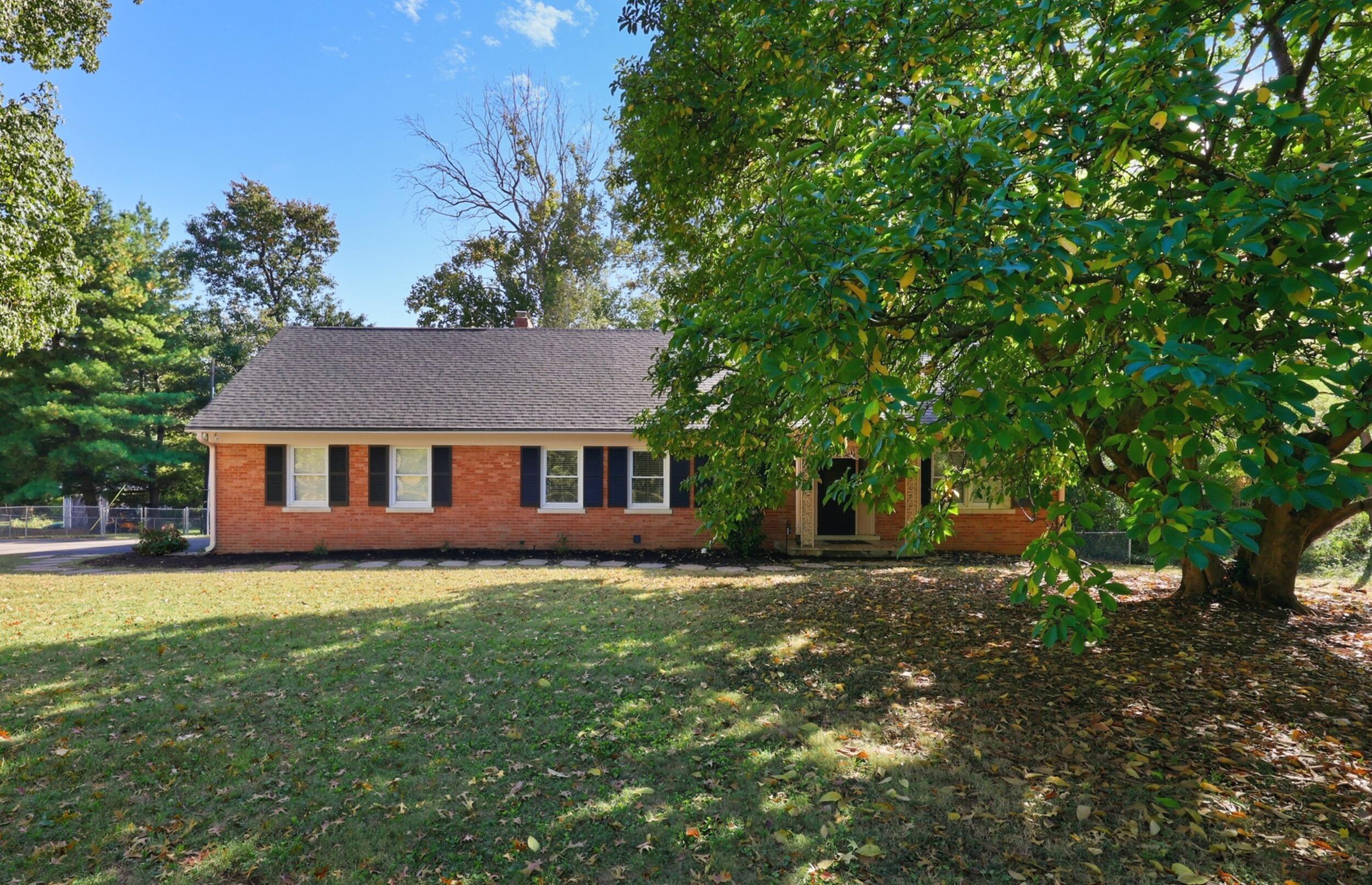 2516 Versailles Road Property Photo 1