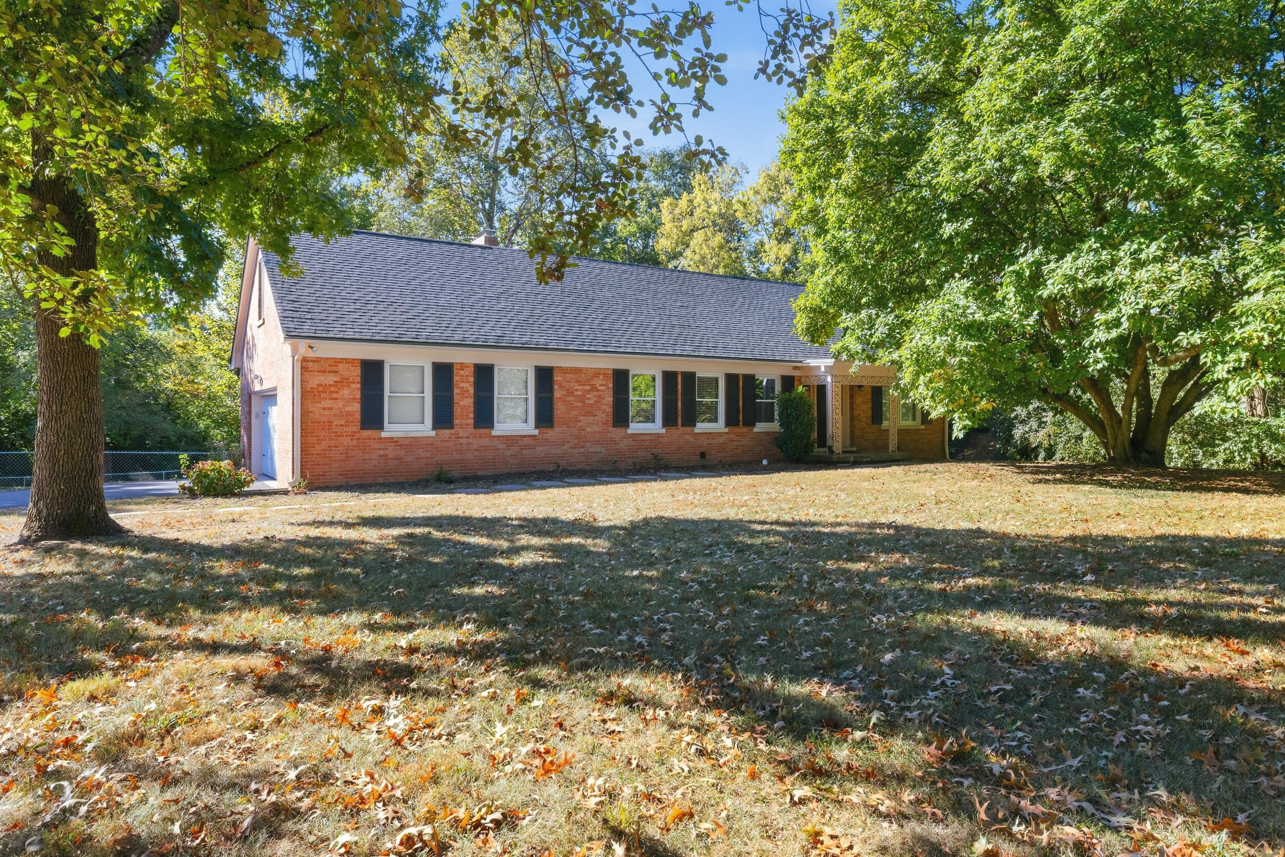 2516 Versailles Road Property Photo 2