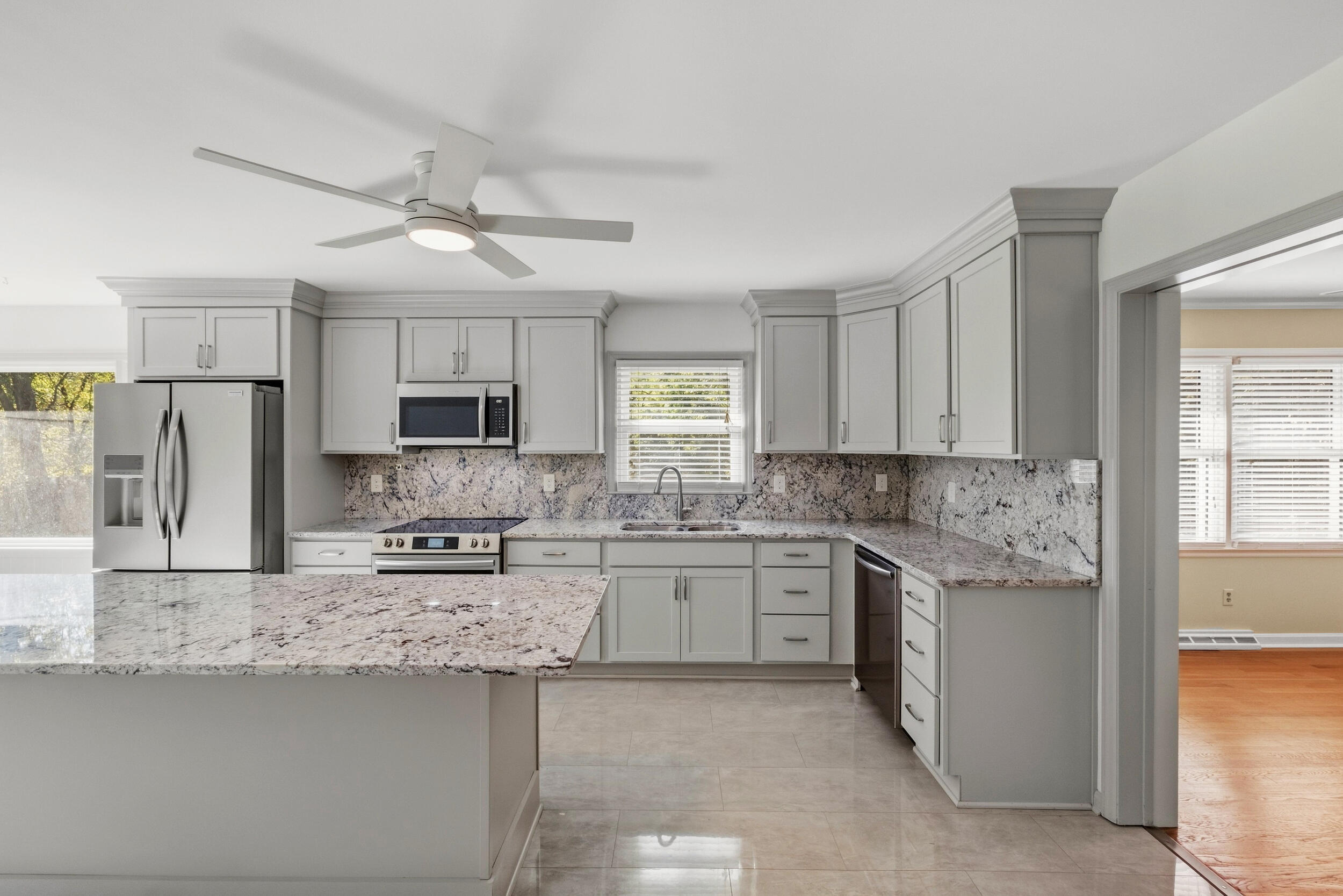2516 Versailles Road Property Photo 11
