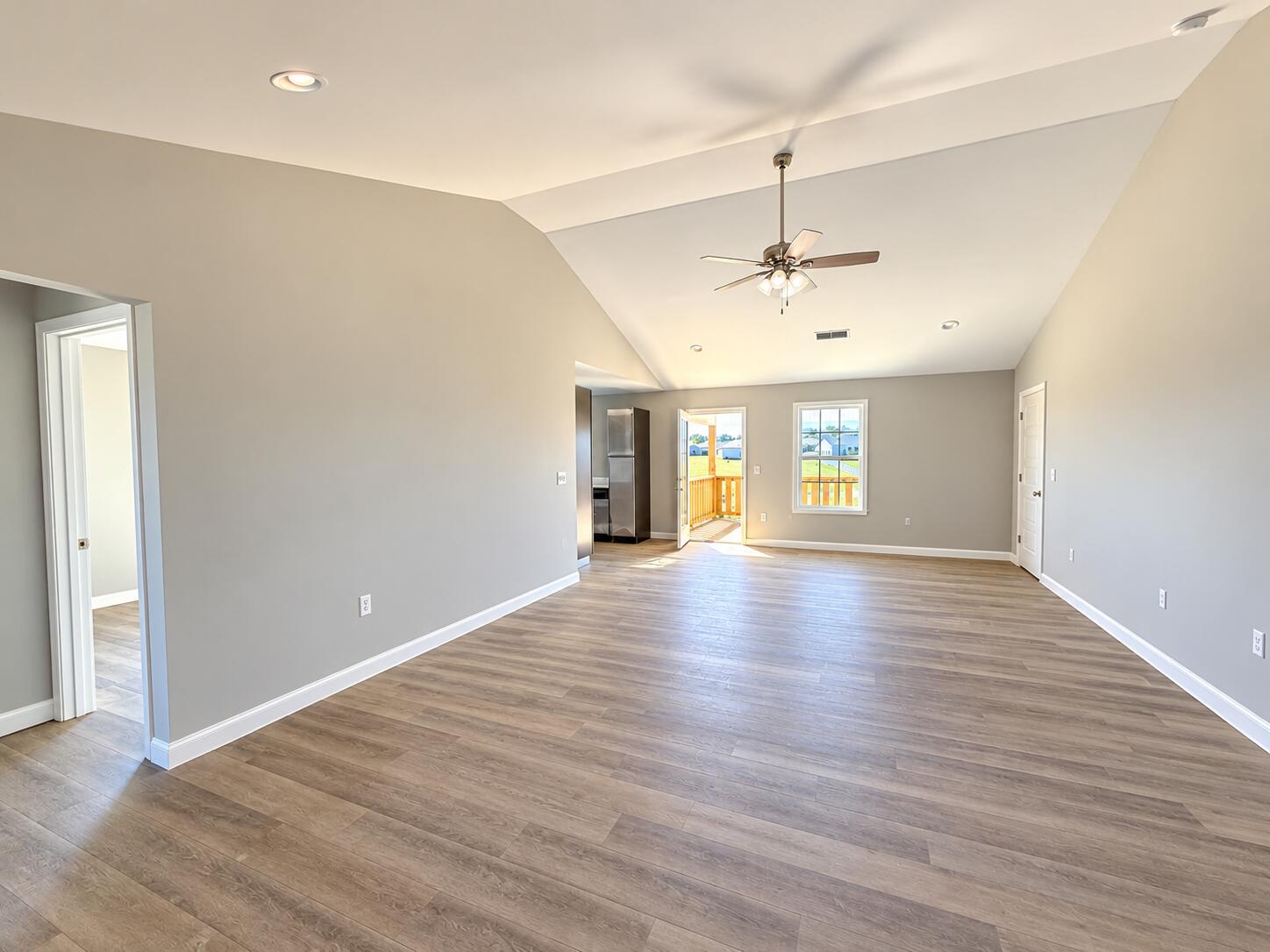 283 Stoney Creek Way Property Photo 2
