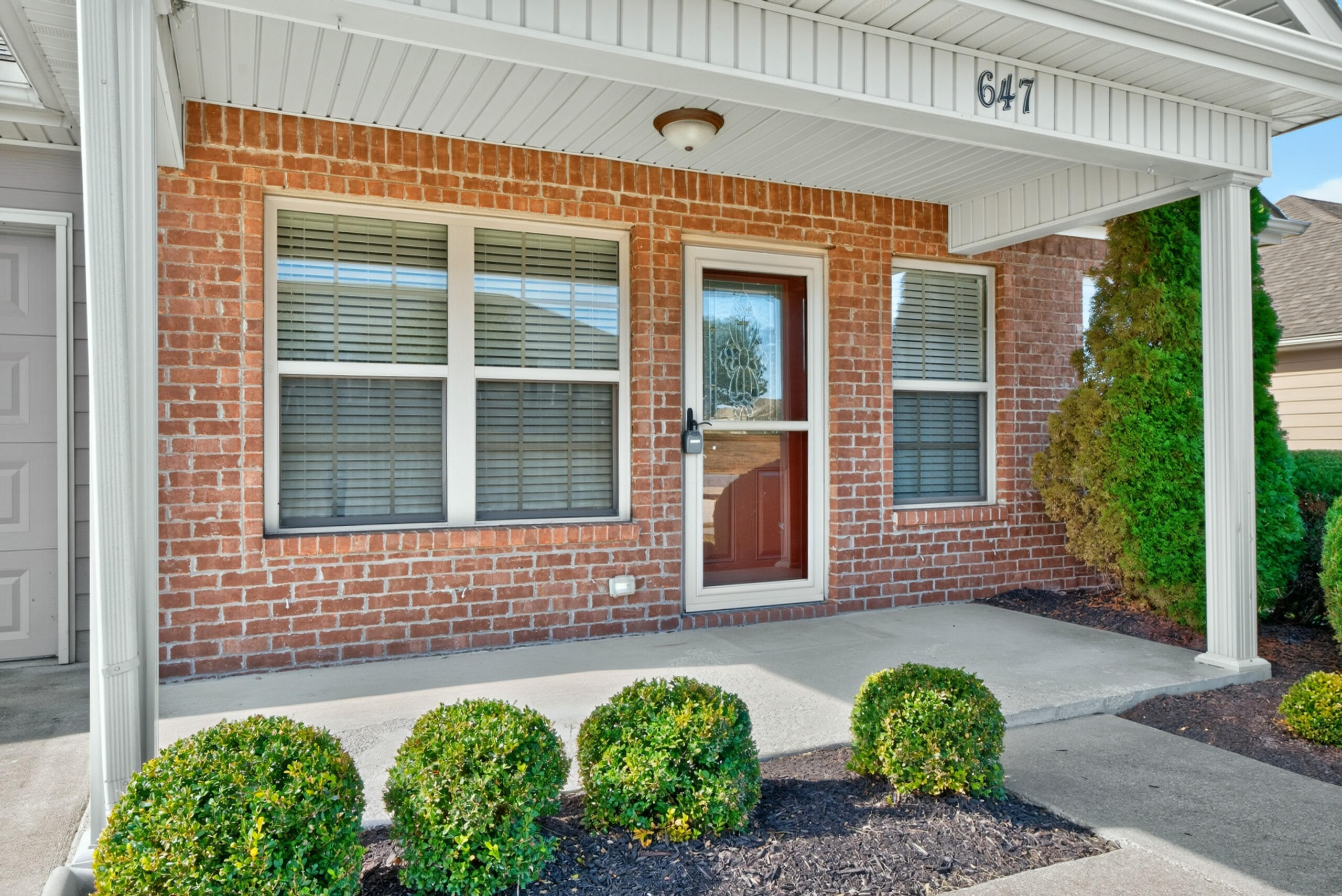 647 Woodside-walk Trail Property Photo 3