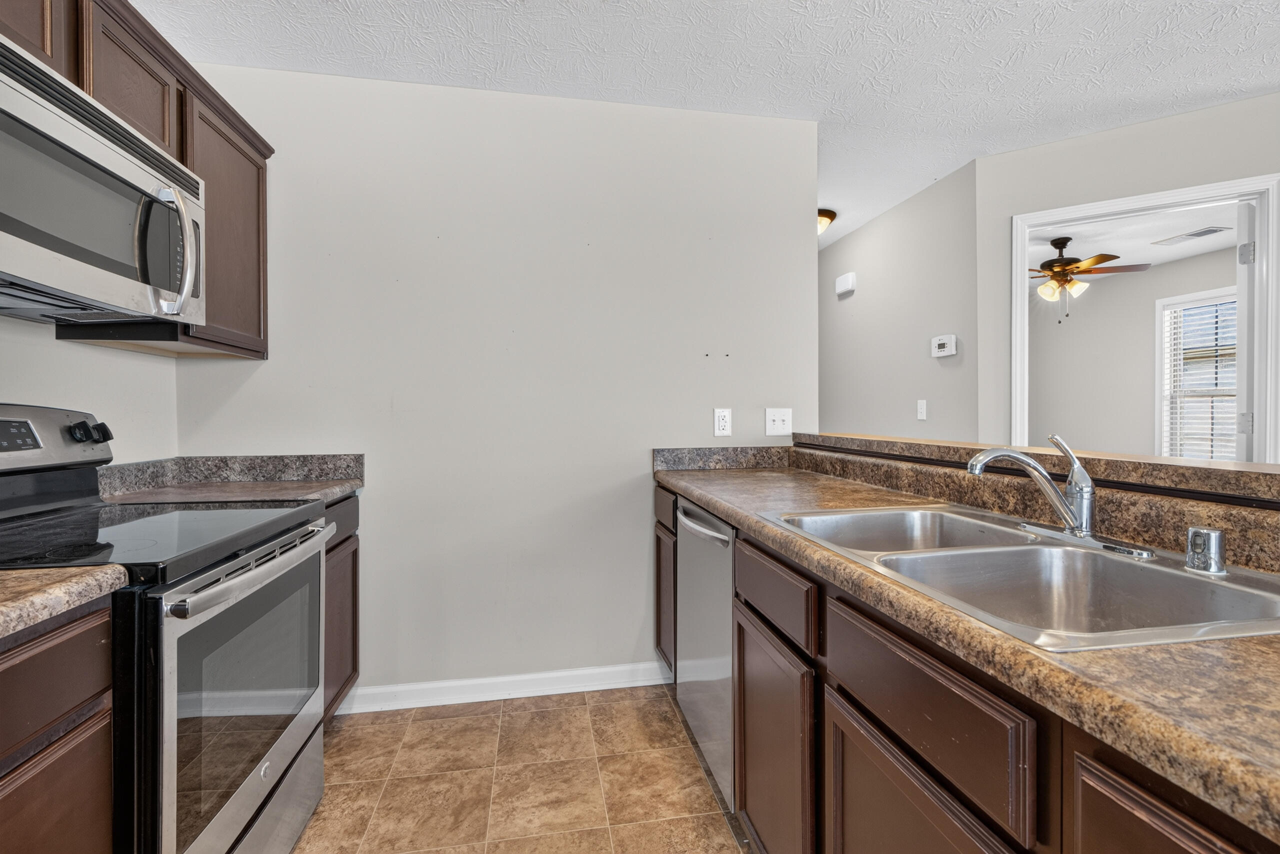 647 Woodside-walk Trail Property Photo 10