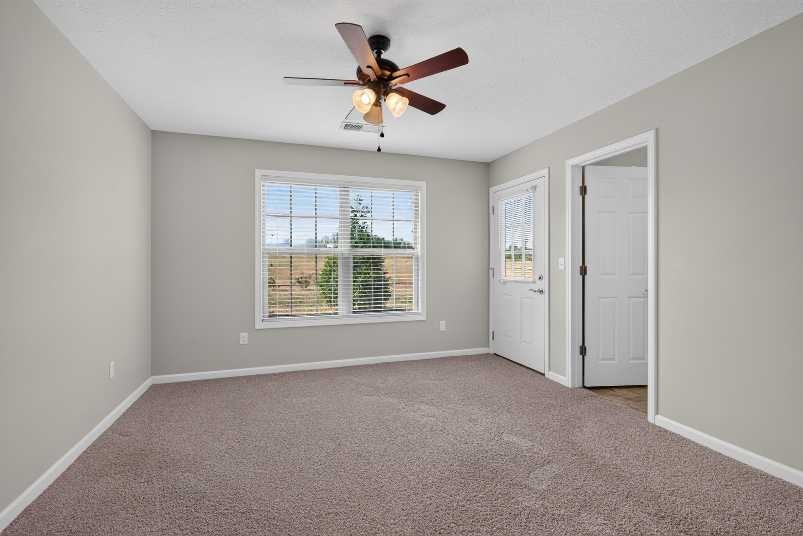 647 Woodside-walk Trail Property Photo 13