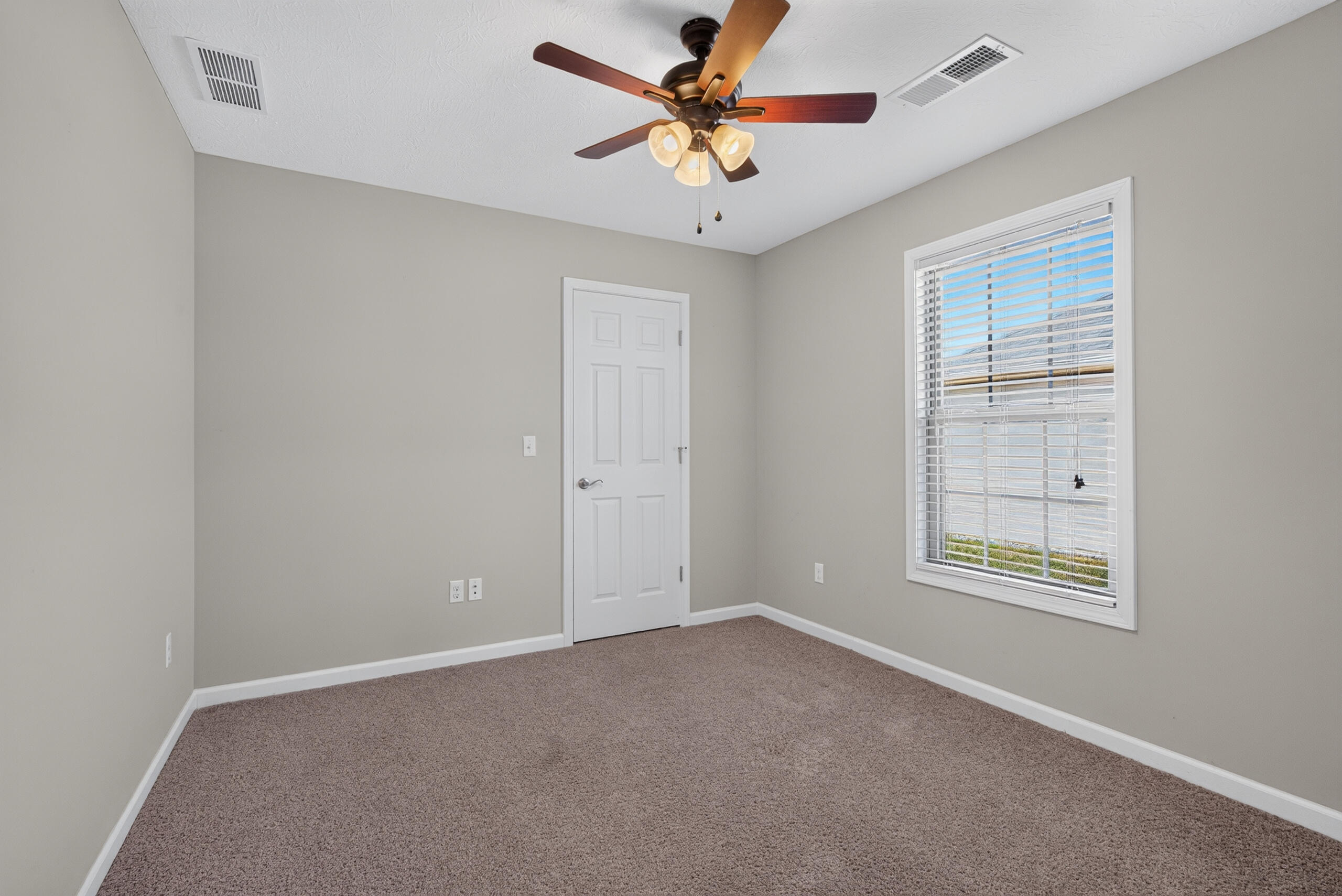 647 Woodside-walk Trail Property Photo 18