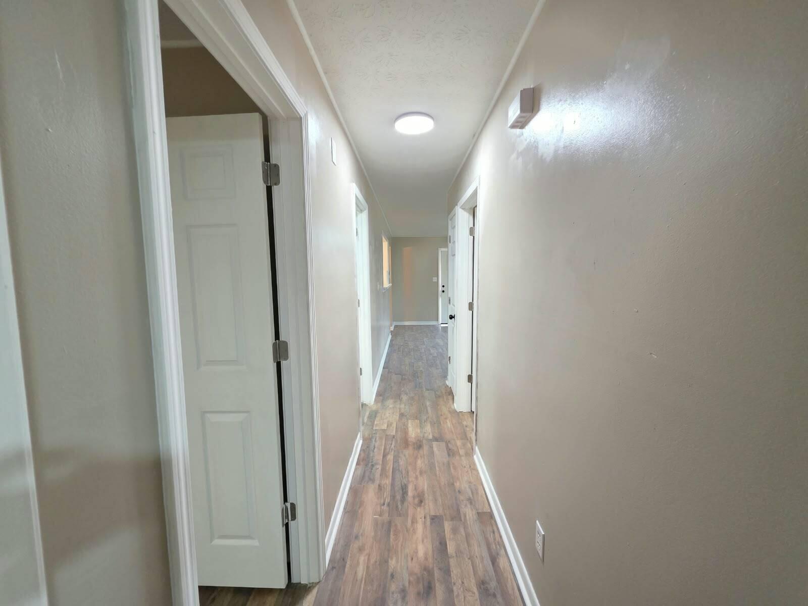 553 Queensway Drive Property Photo 5