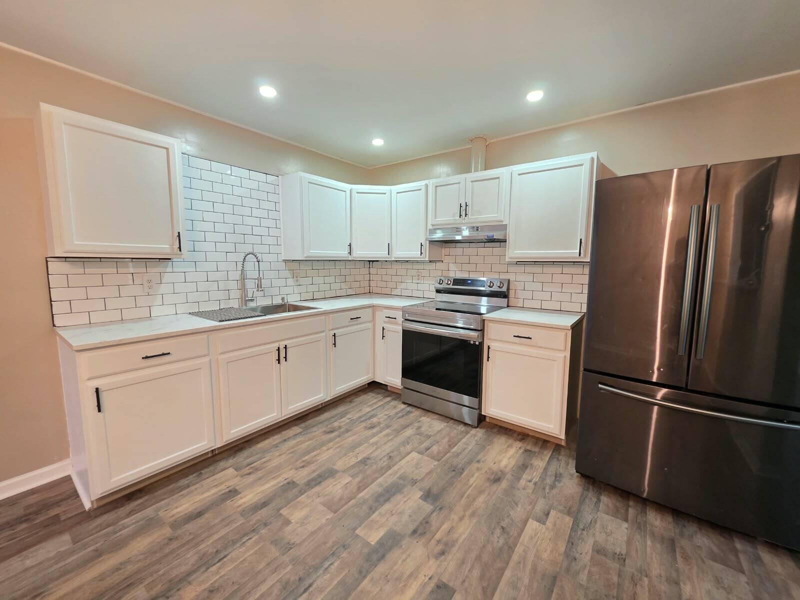 553 Queensway Drive Property Photo 6