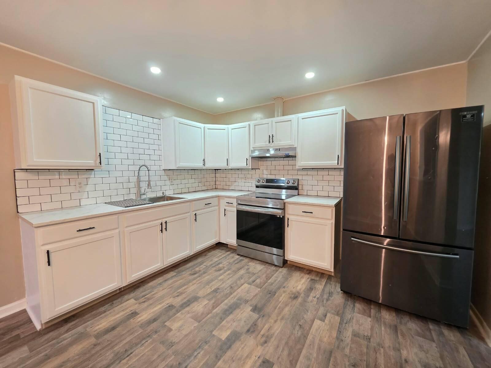 553 Queensway Drive Property Photo 8