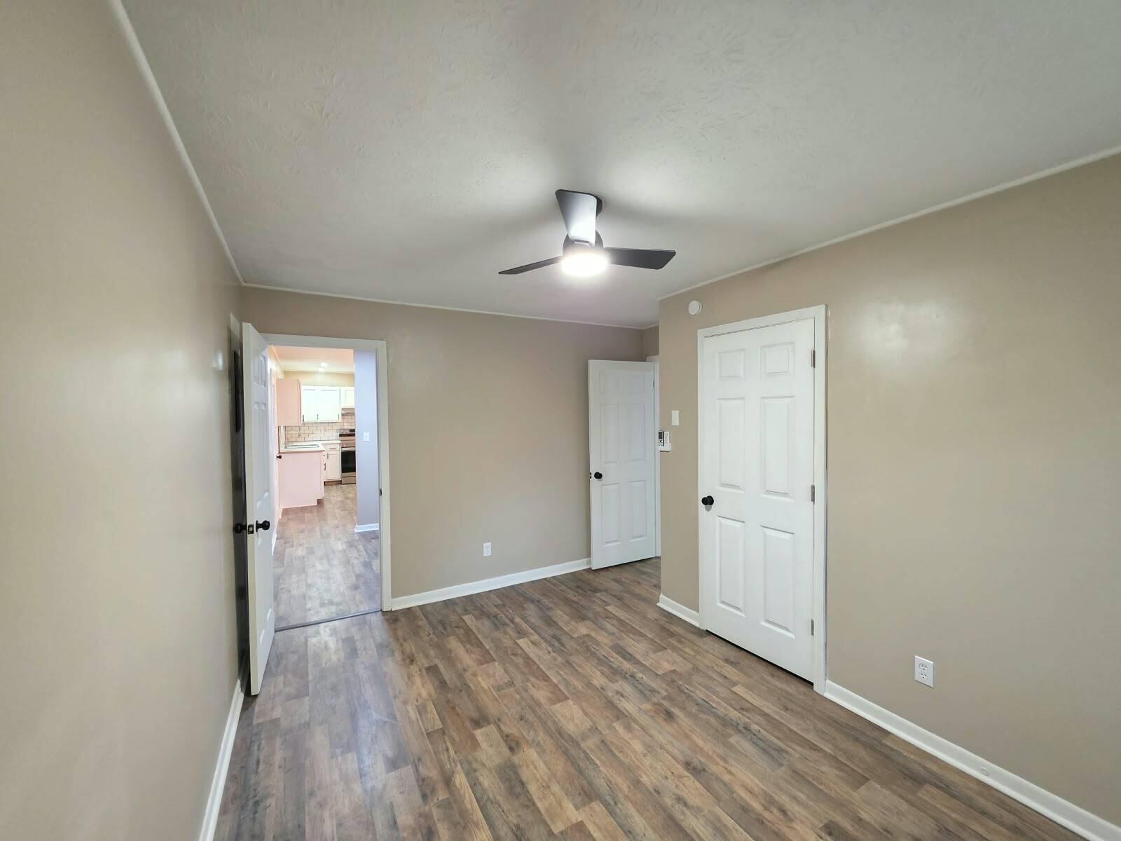553 Queensway Drive Property Photo 9