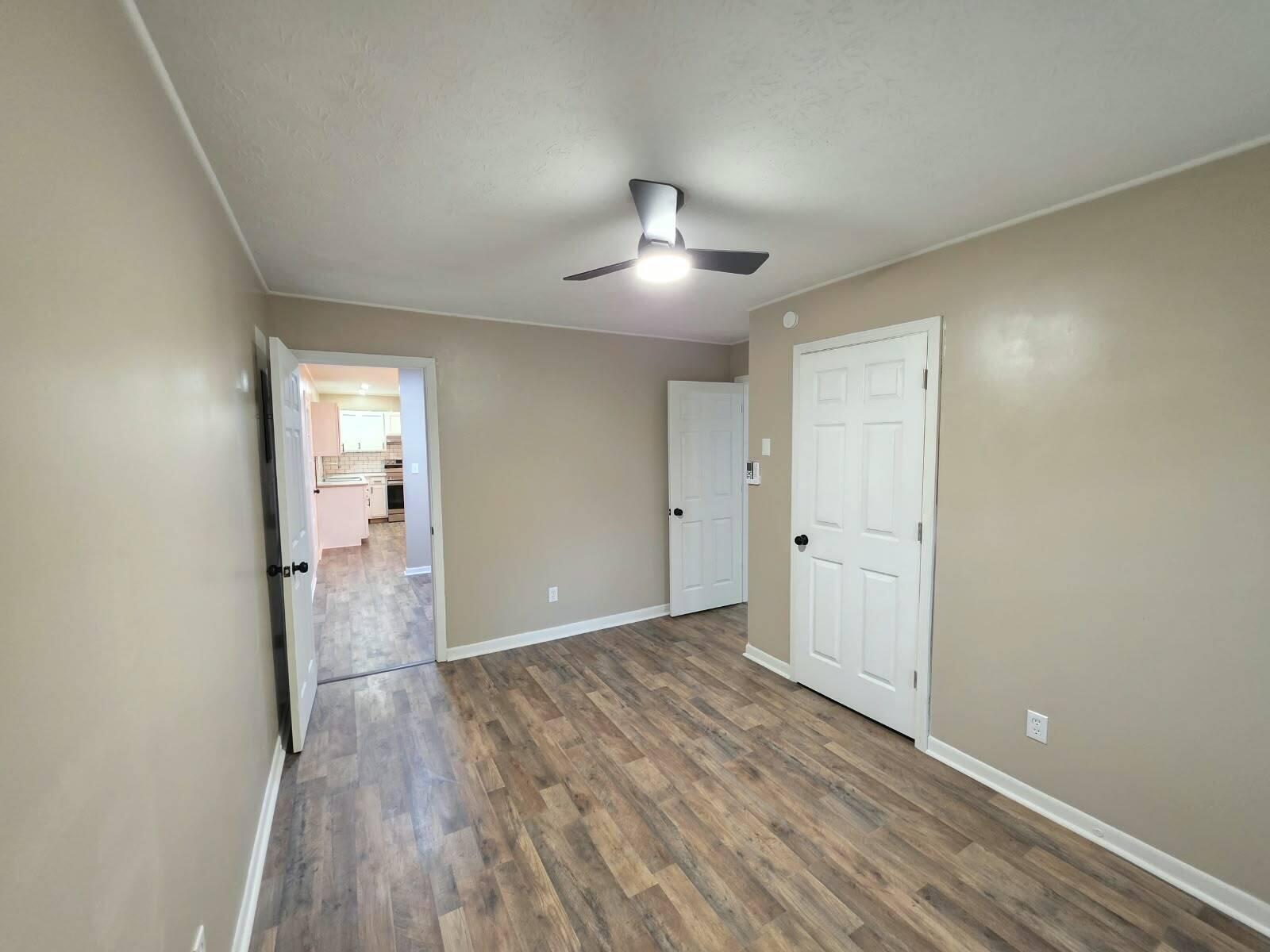 553 Queensway Drive Property Photo 11