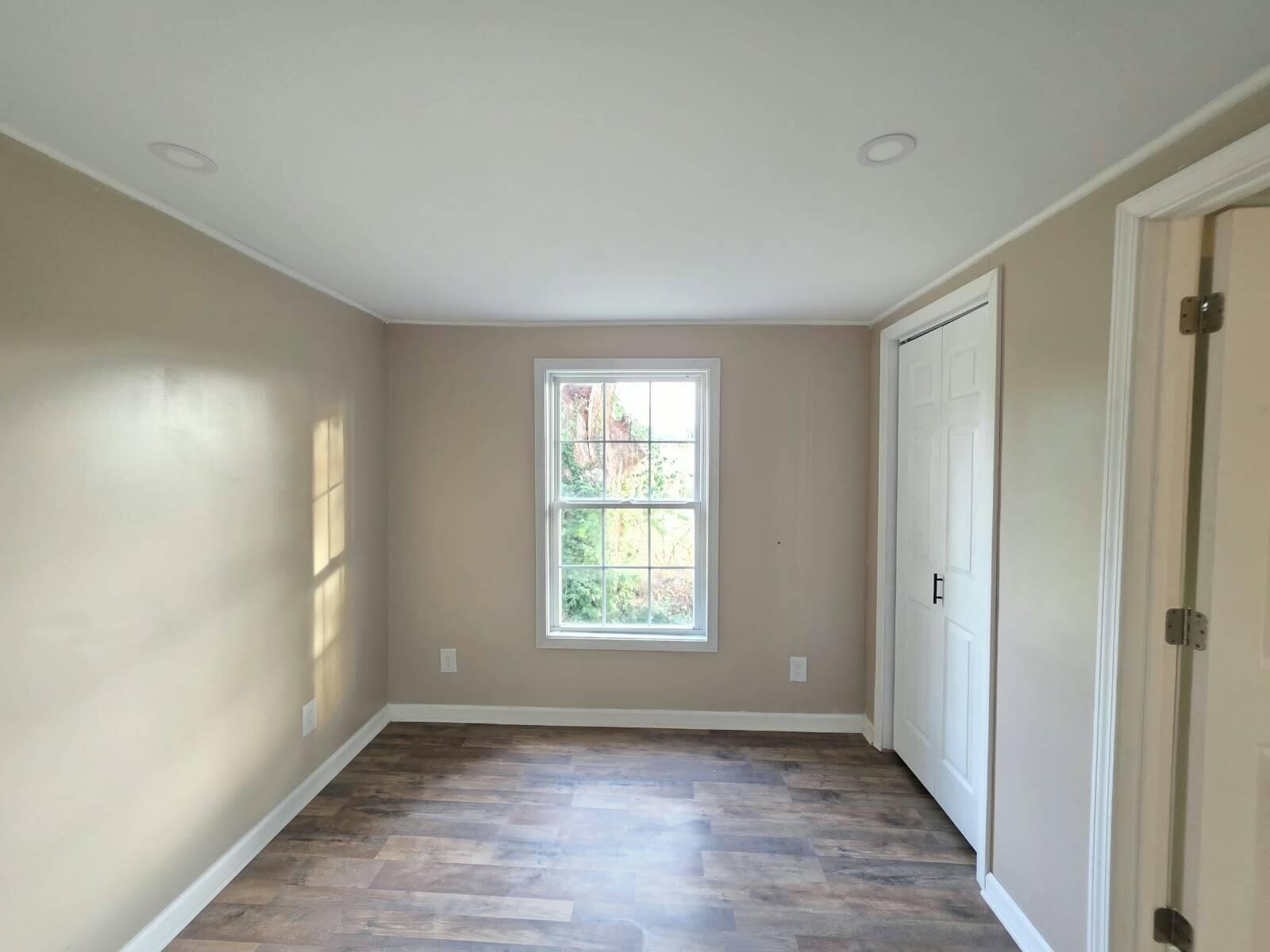 553 Queensway Drive Property Photo 12