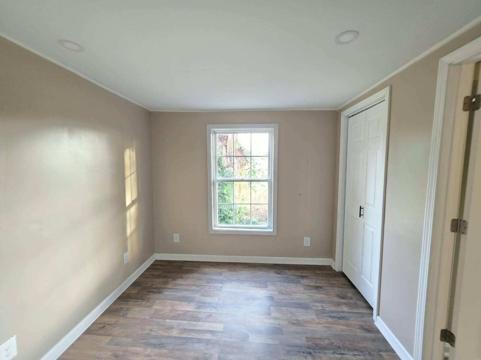 553 Queensway Drive Property Photo 14