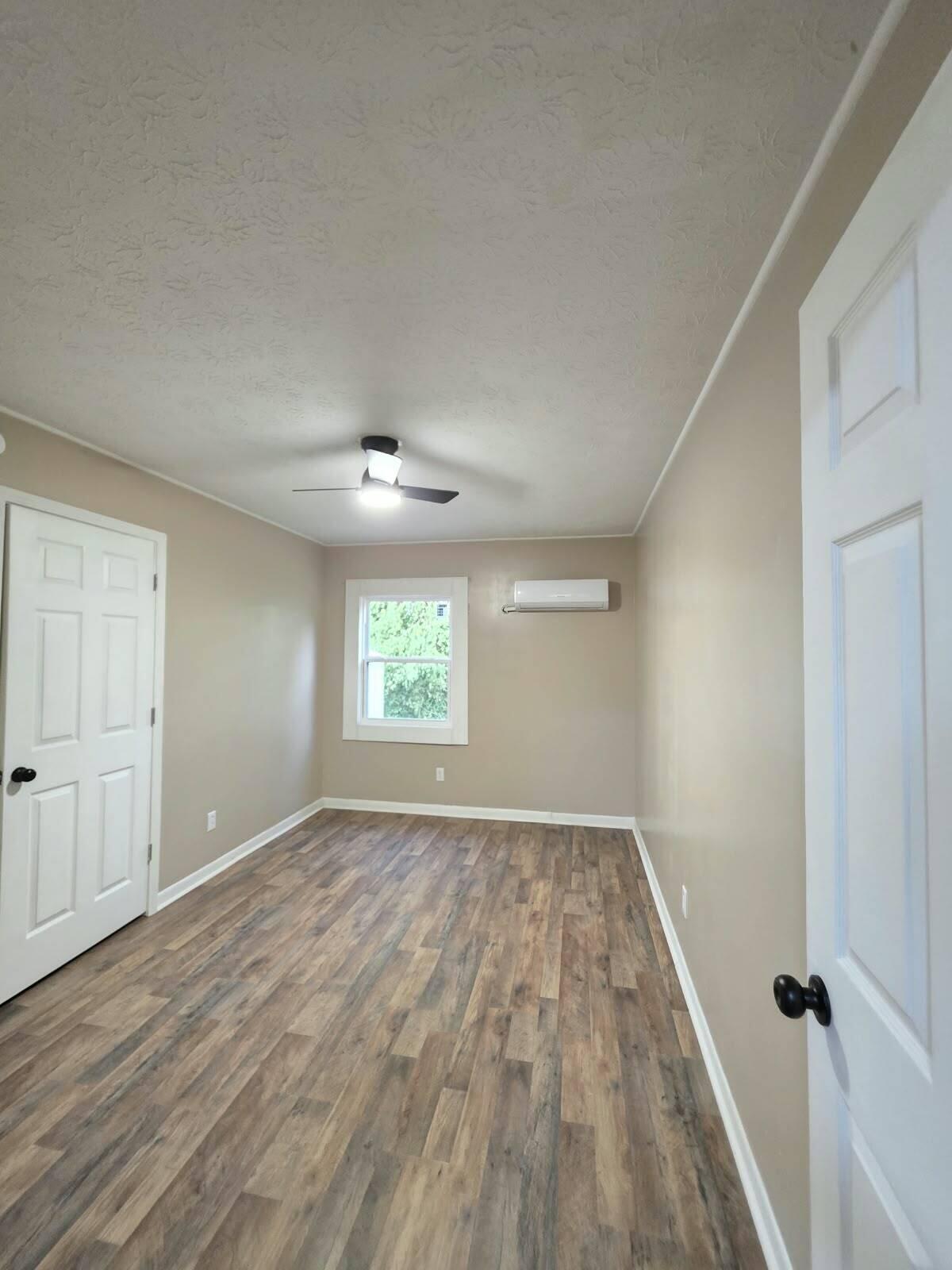 553 Queensway Drive Property Photo 16