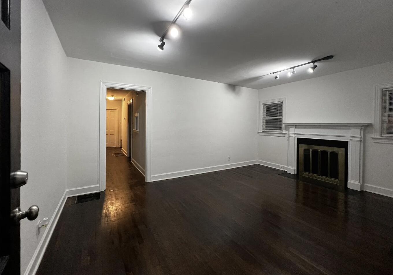 2034 Nashville Court B Property Photo 2